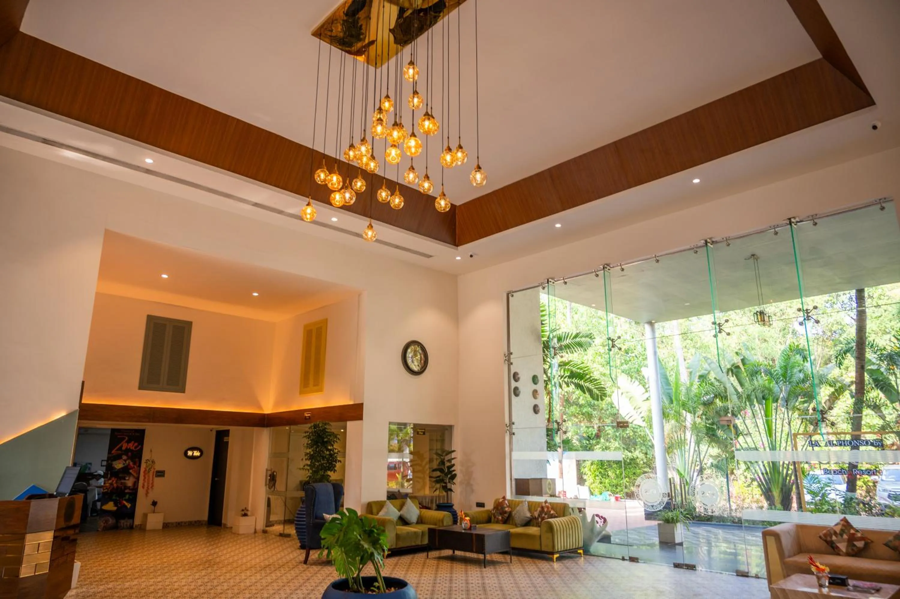 Foxoso La Beach Resort & Spa