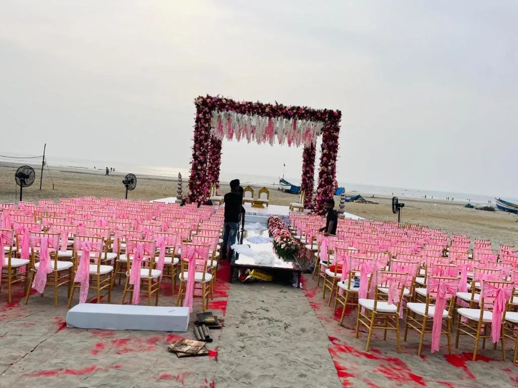 Foxoso La Beach Resort & Spa