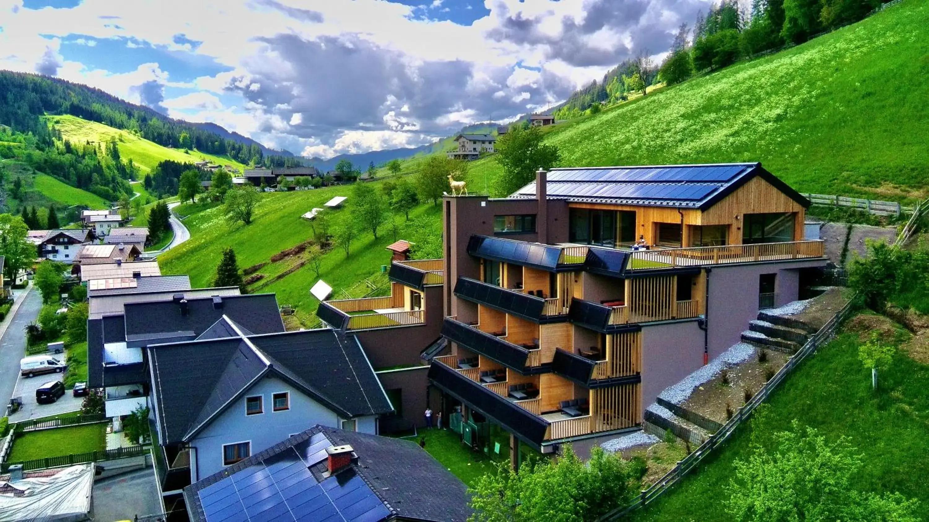 Property building in Goldhirsch Aparthotel Property building in Goldhirsch Aparthotel