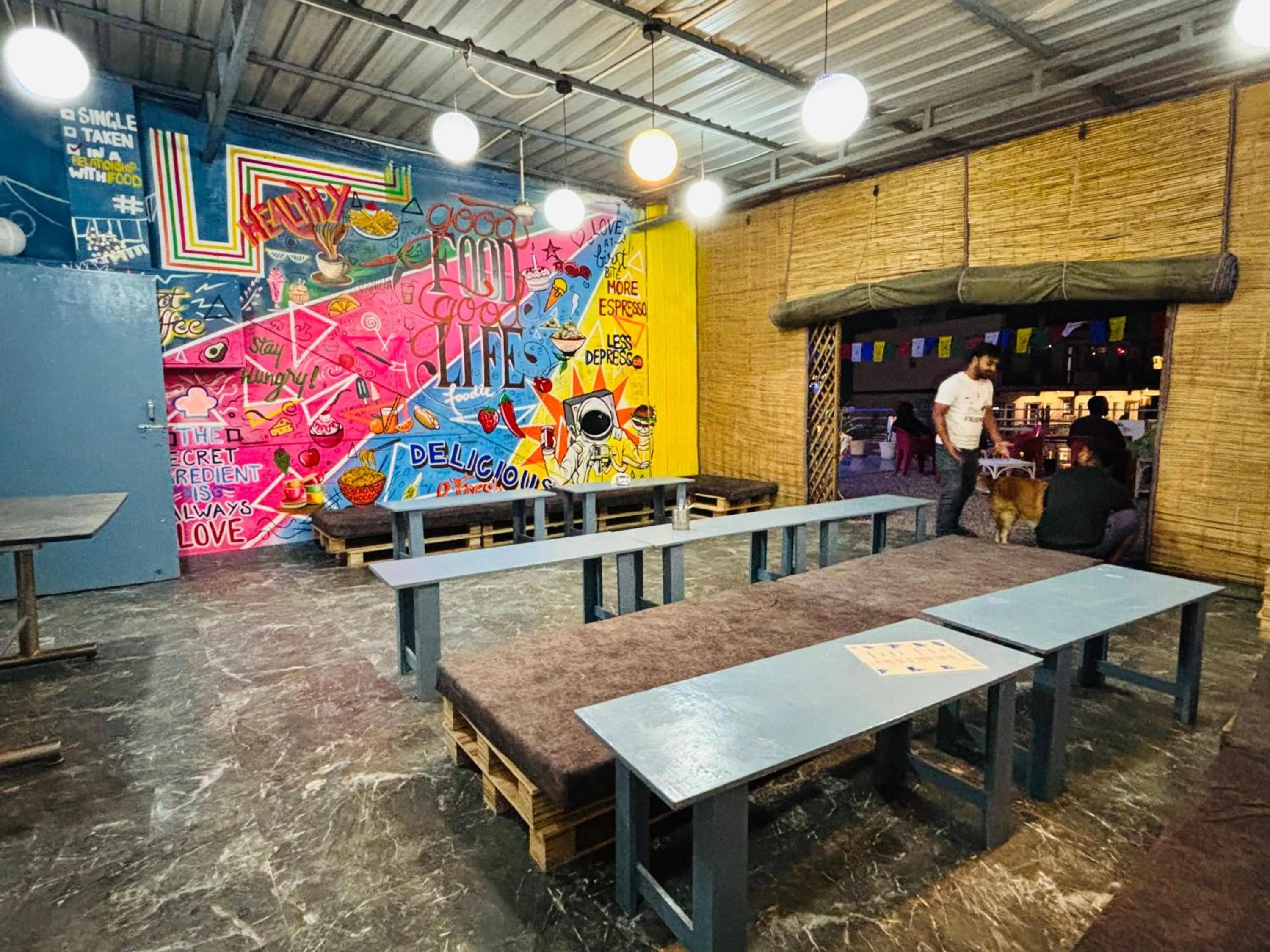 Restaurant/places to eat in Urban Loft Hostel