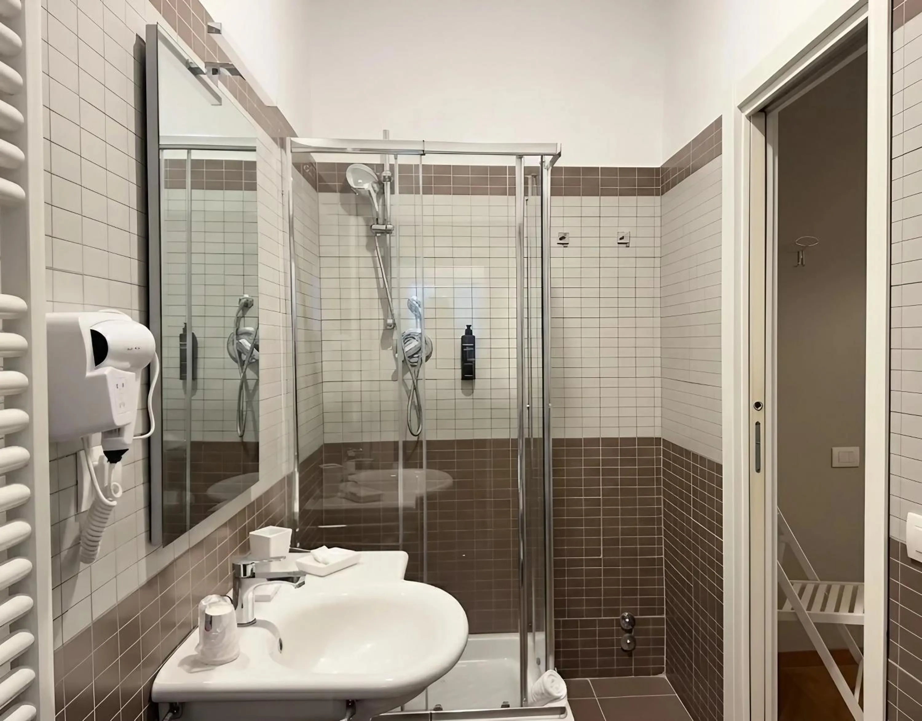 Shower in Gravina Suite Frattina