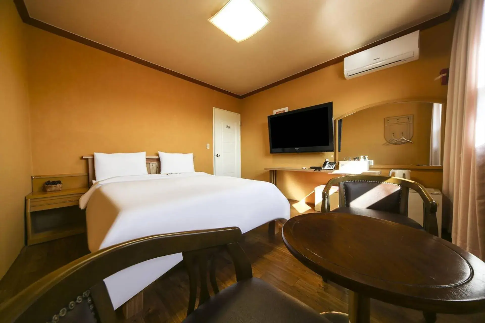 Bed in Delta Hotel Bed in Delta Hotel