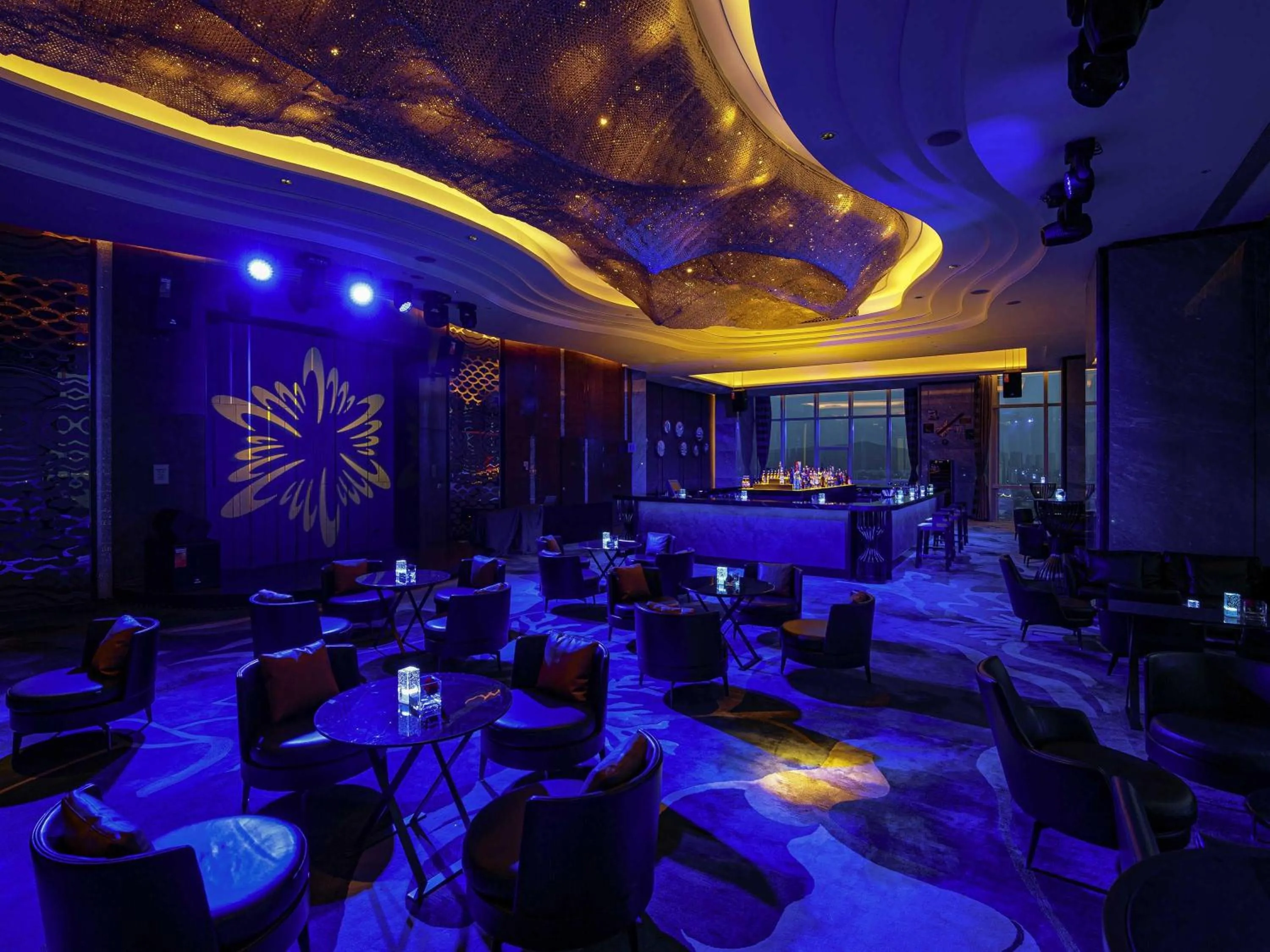 Lounge or bar in Pullman Yantai Center