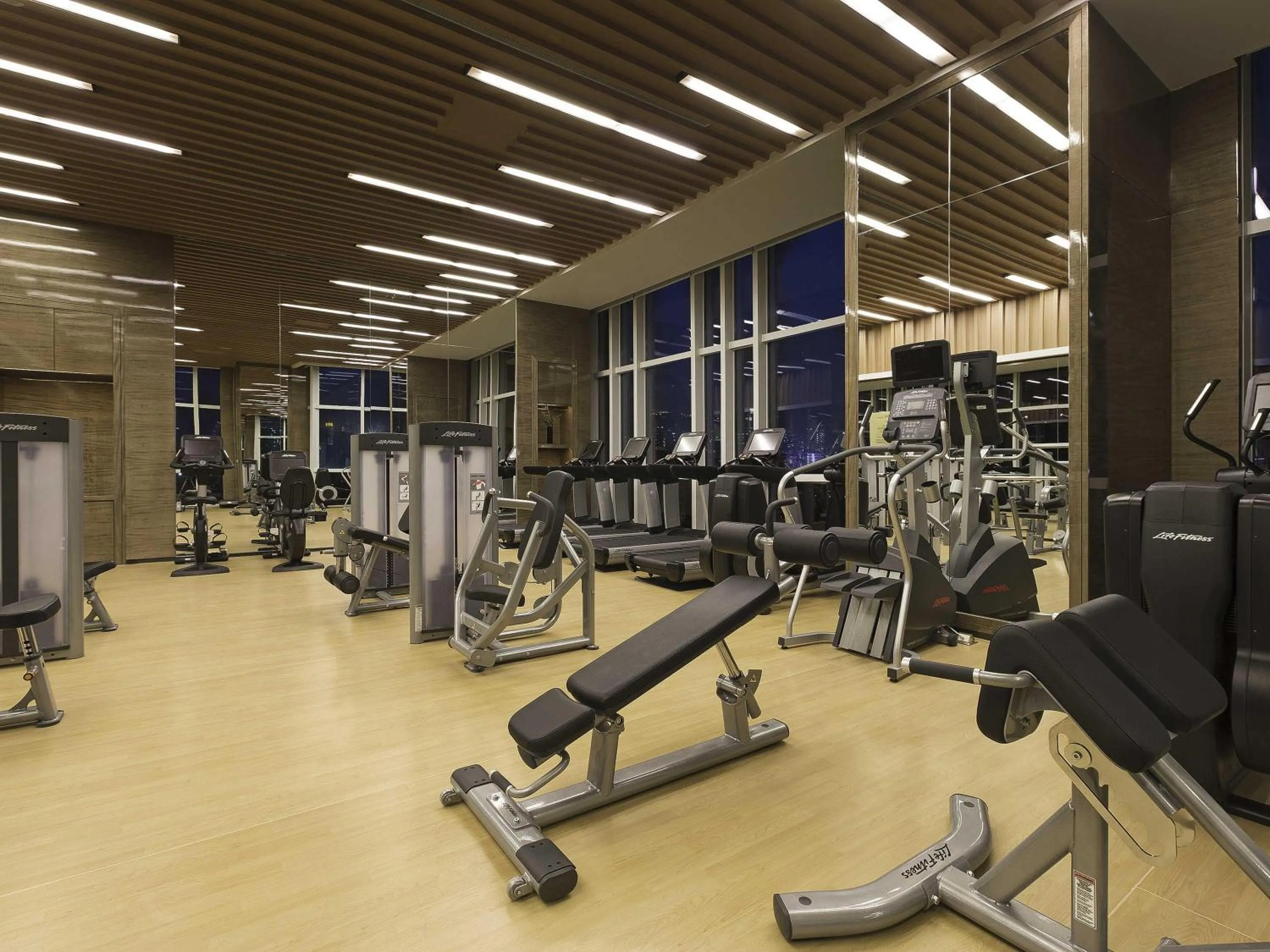 Fitness centre/facilities in Pullman Yantai Center