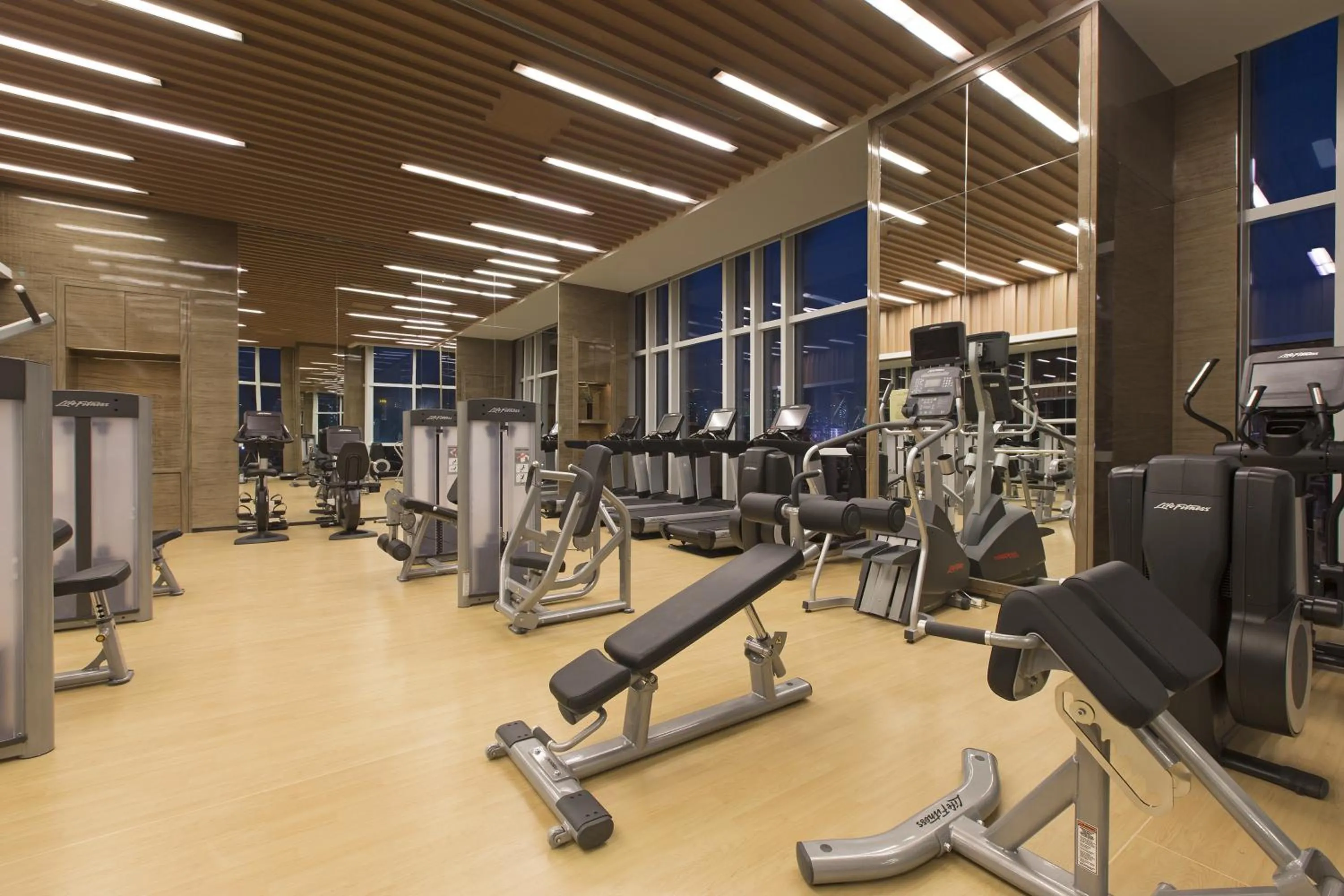 Fitness centre/facilities in Pullman Yantai Center