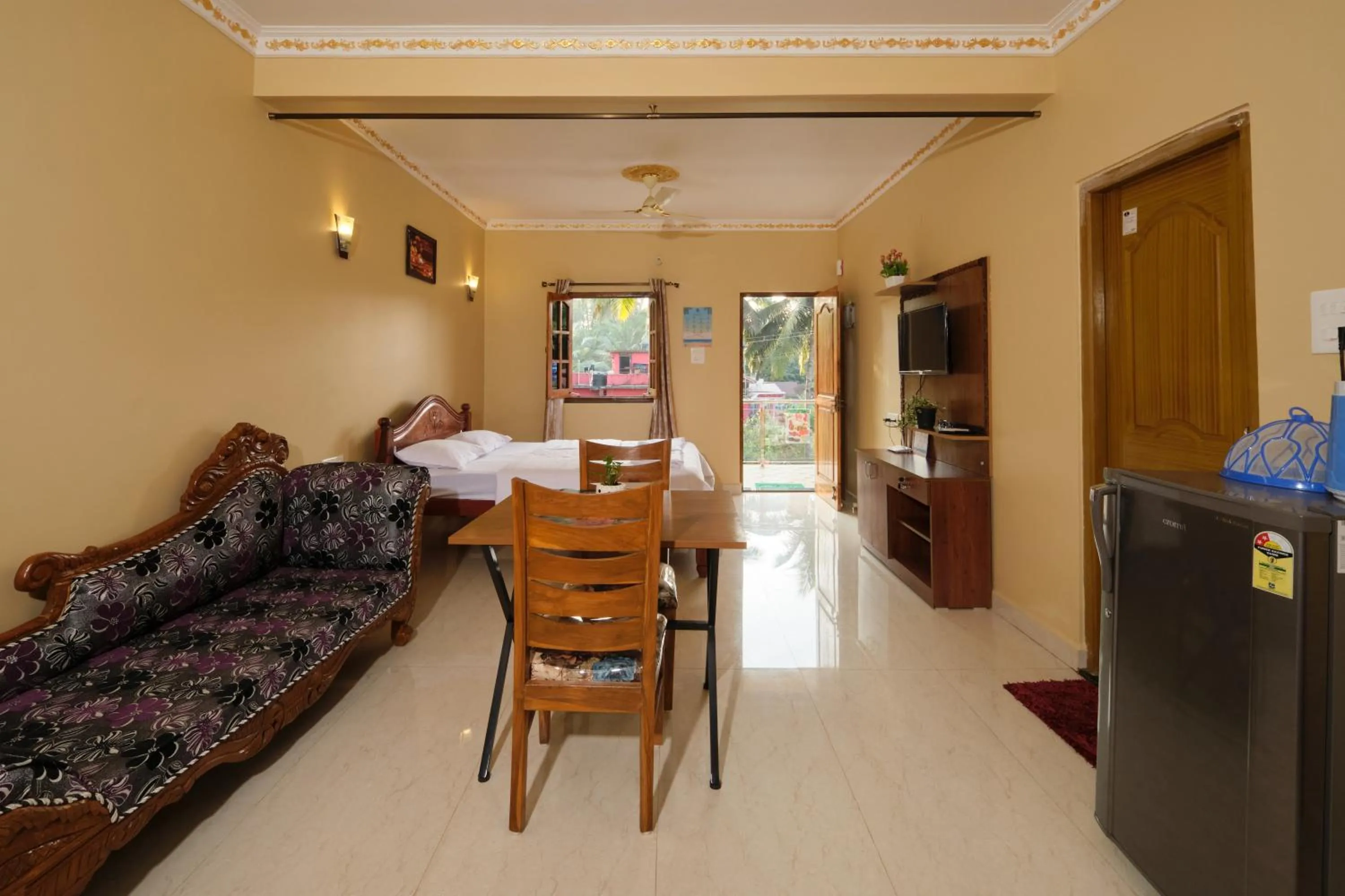 Photo of the whole room in Rodrigues Residency Goa