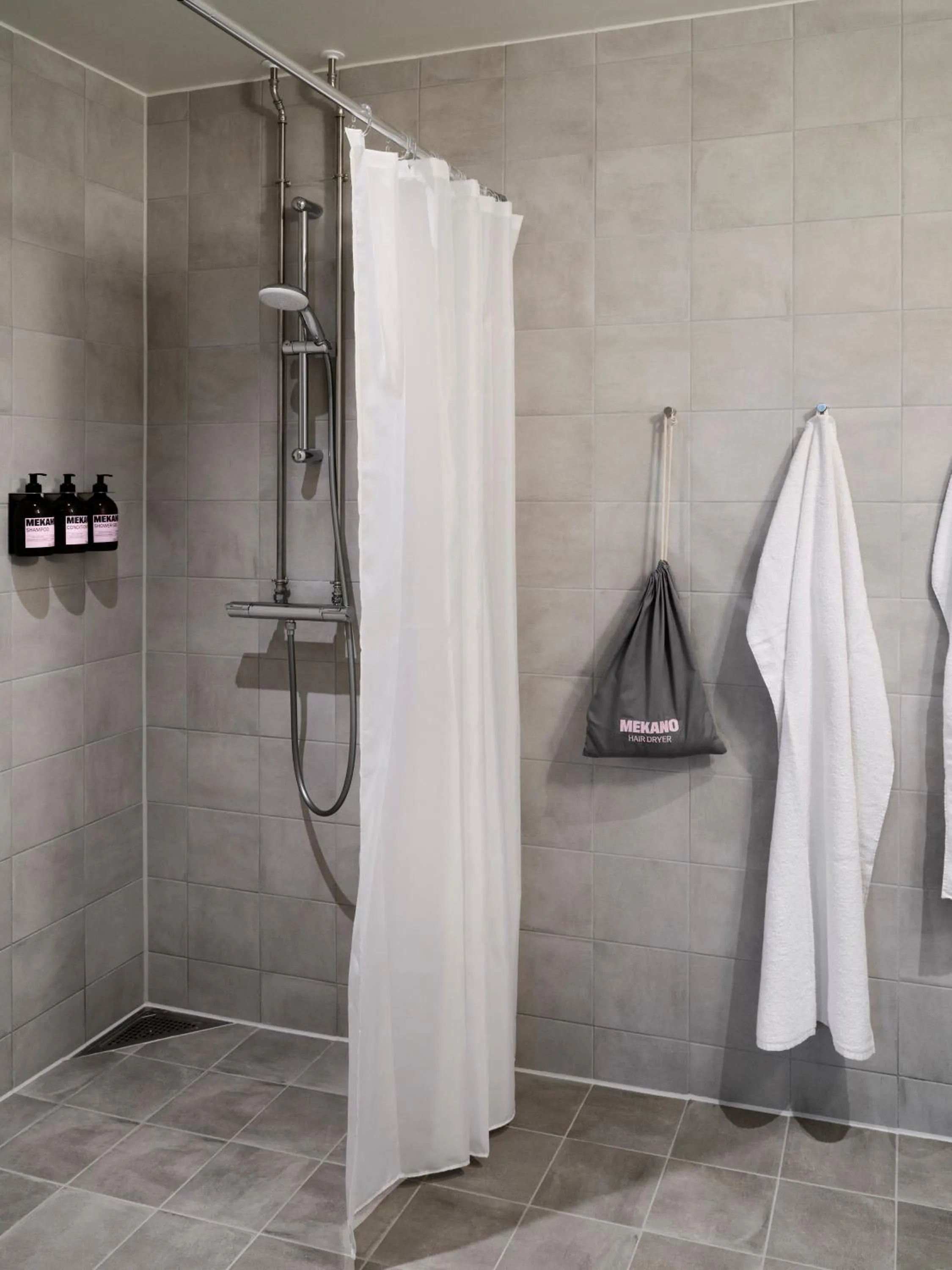 Shower in Mekano Apartment Hotel