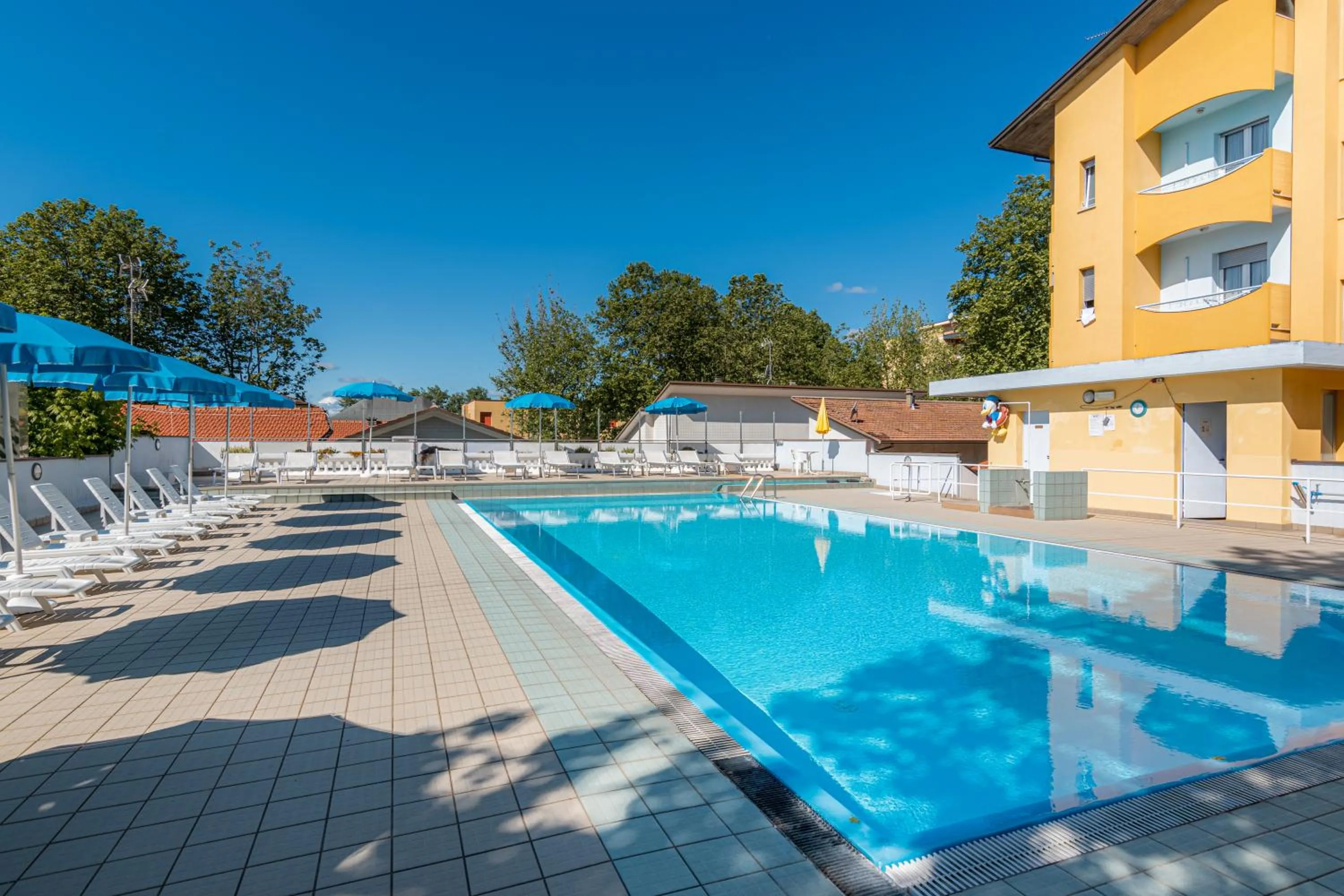 Swimming pool in Hotel & Residence Parador