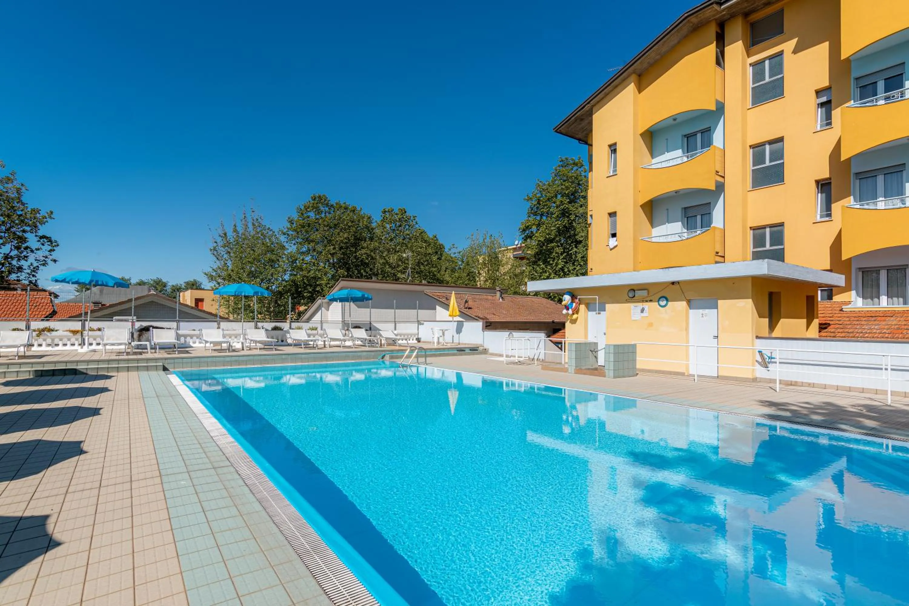 Swimming pool in Hotel & Residence Parador