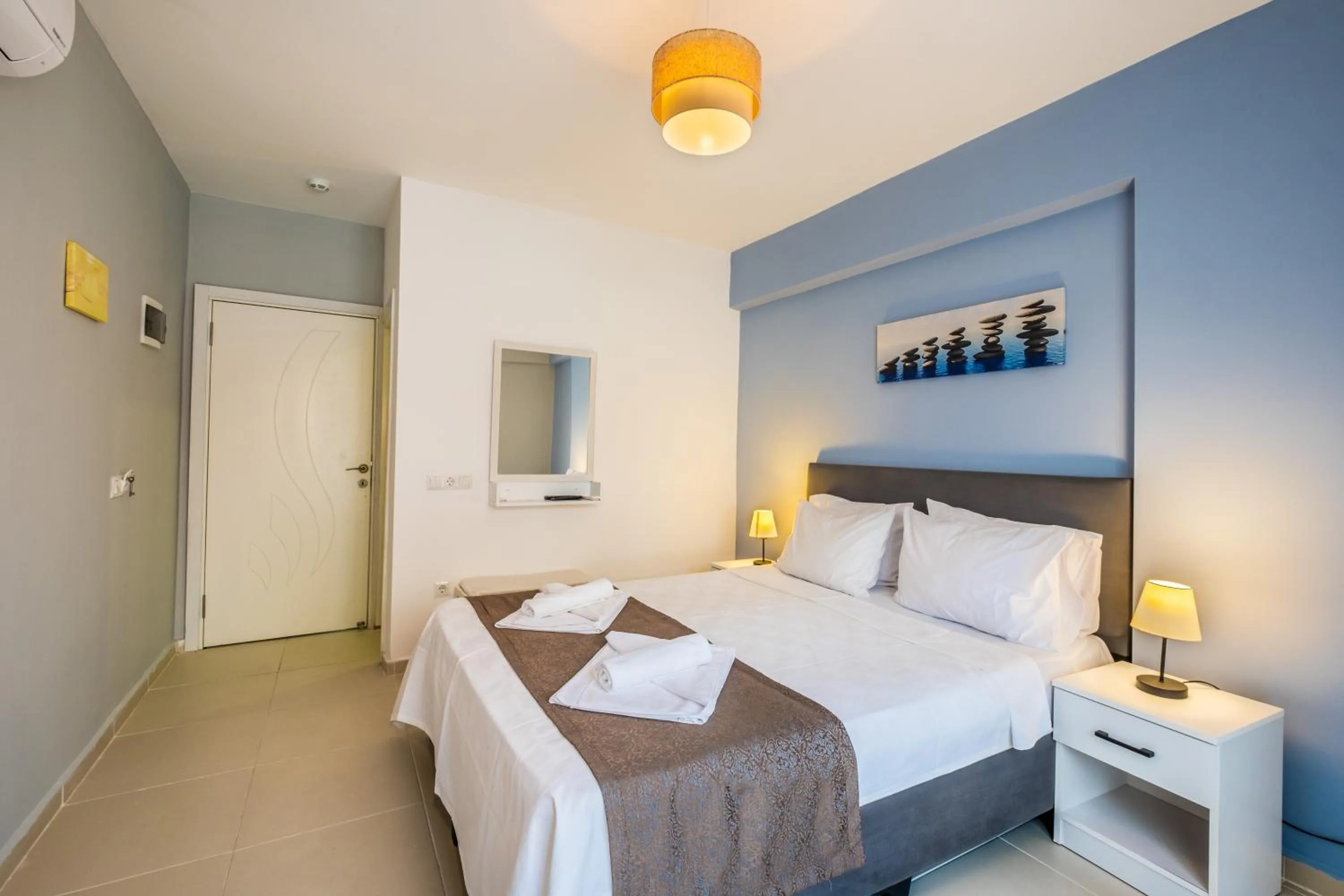 Photo of the whole room in Himm Hotel