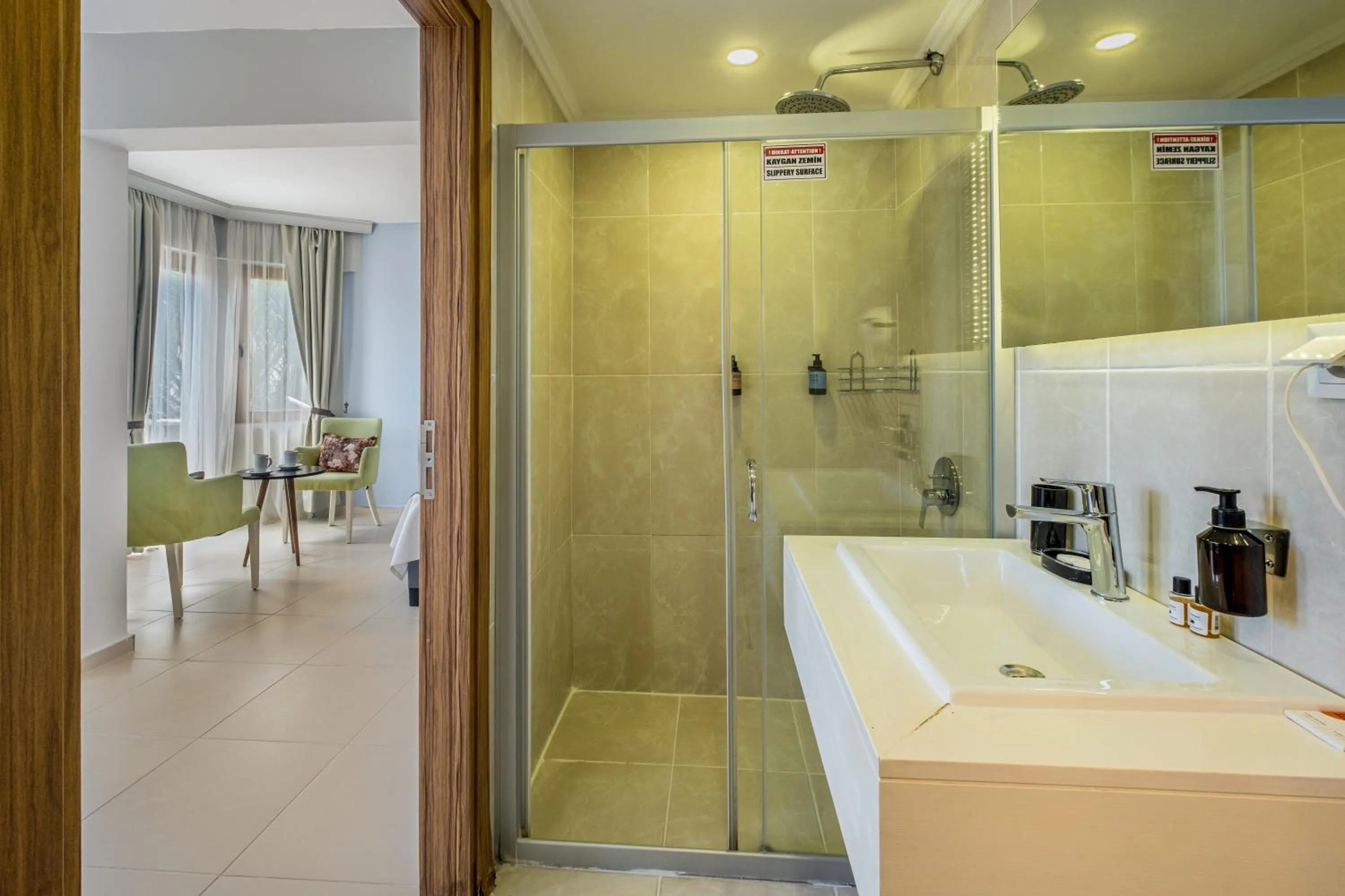 Shower in Himm Hotel