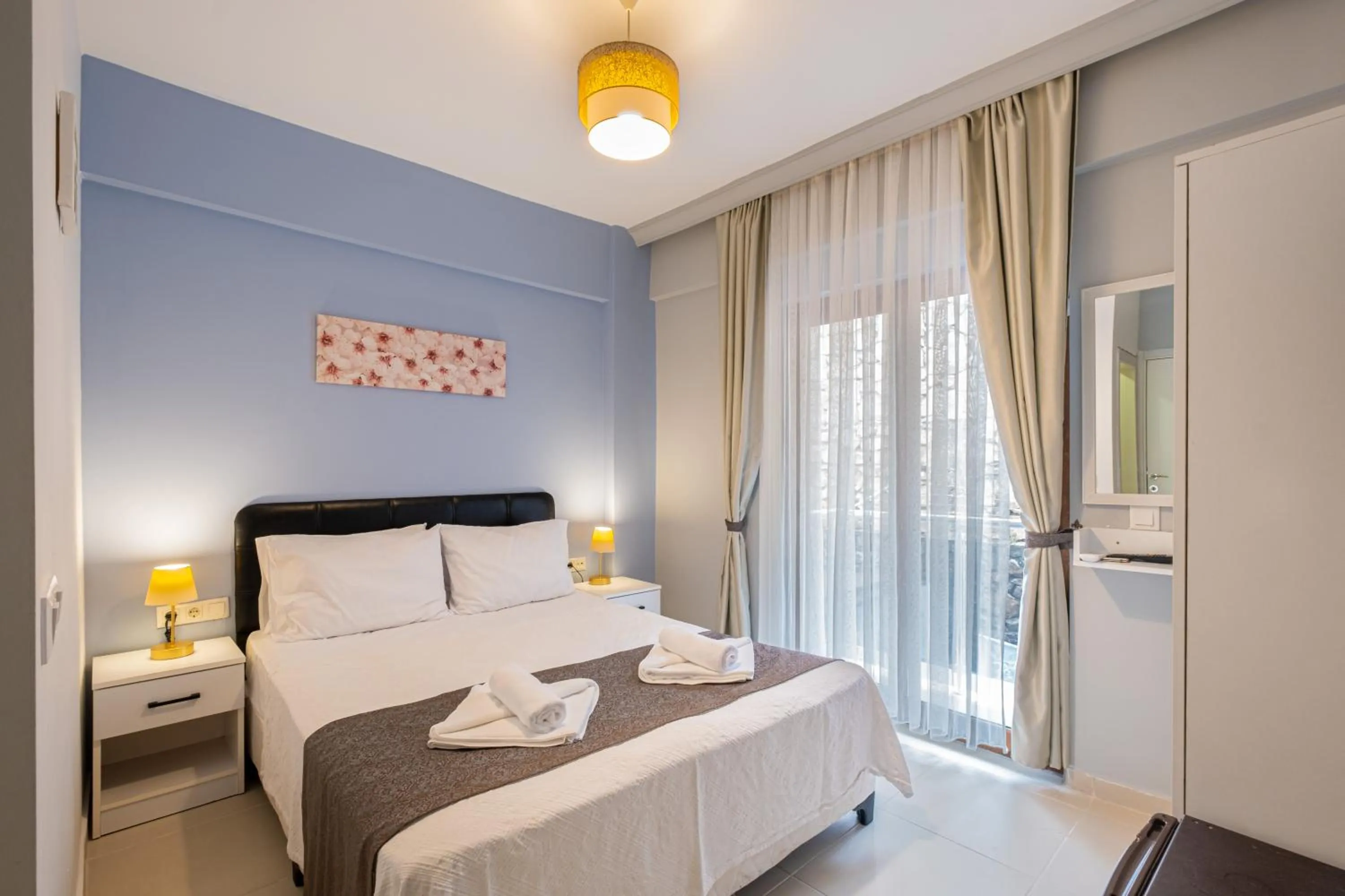 Photo of the whole room in Himm Hotel