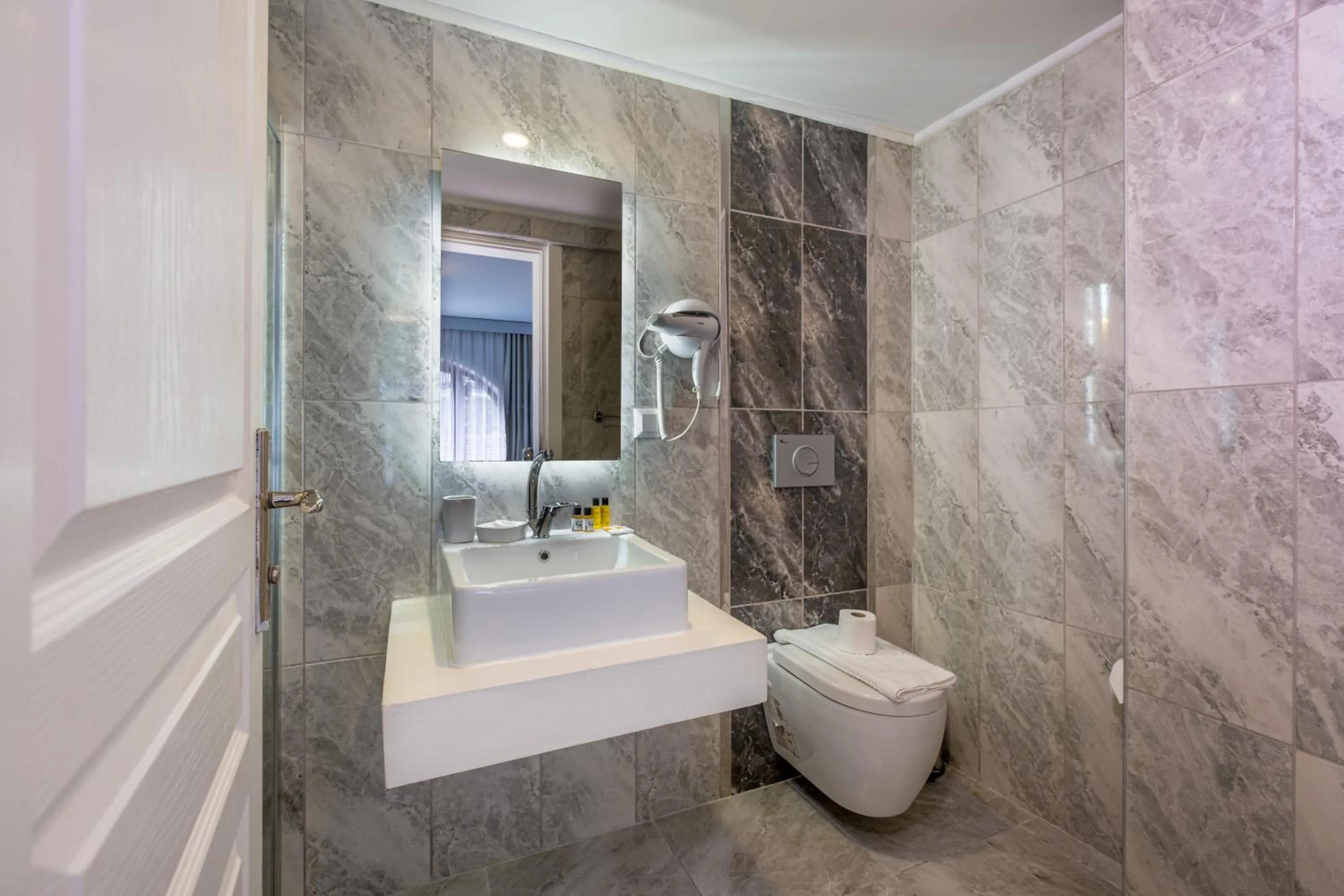 Shower in Himm Hotel