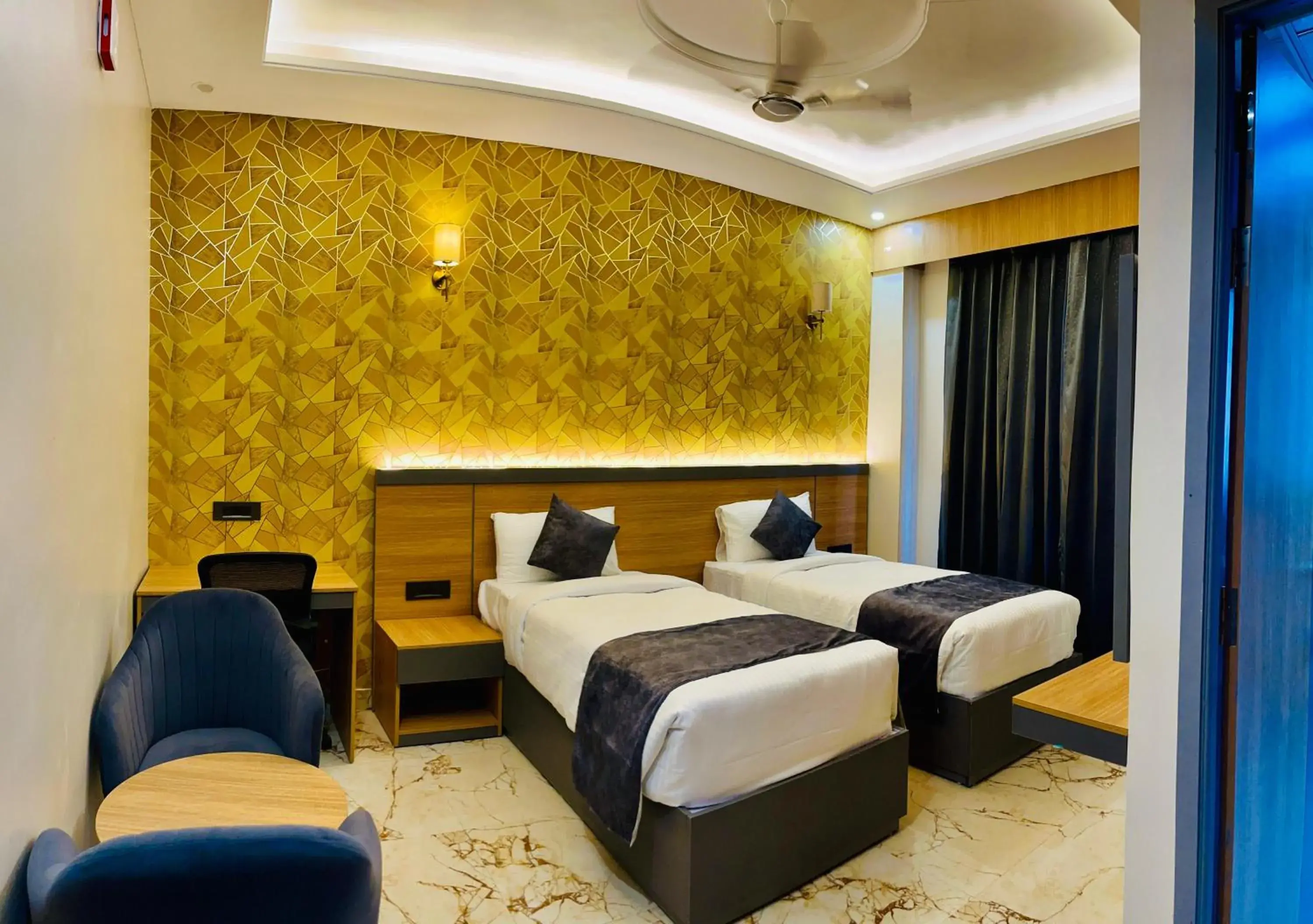 Deluxe Twin Room in The Grand Oasis Hotel & Resort I Near India Expo Mart Deluxe Twin Room in The Grand Oasis Hotel & Resort I Near India Expo Mart