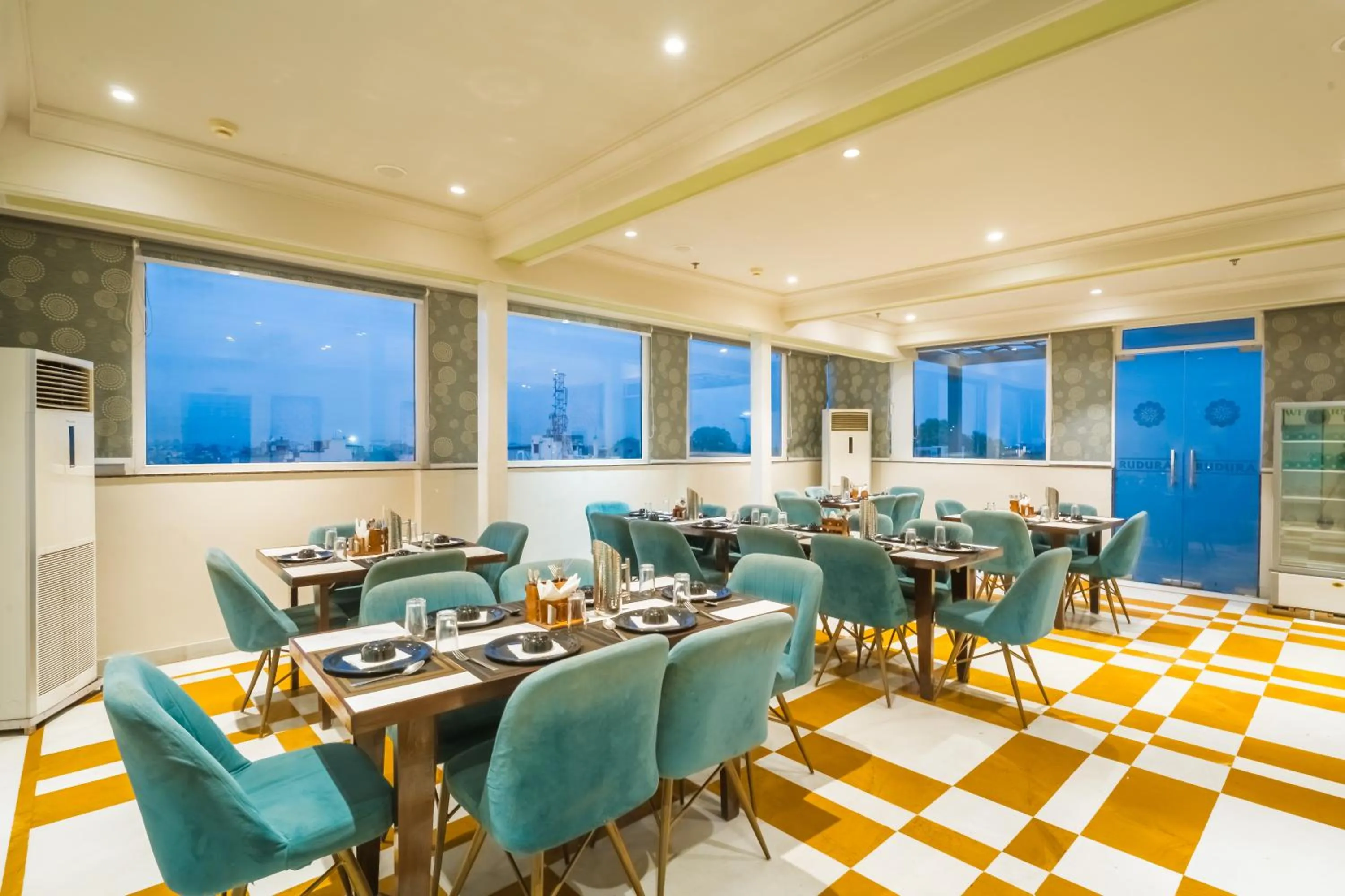 Restaurant/places to eat in Hotel Rudura Palace