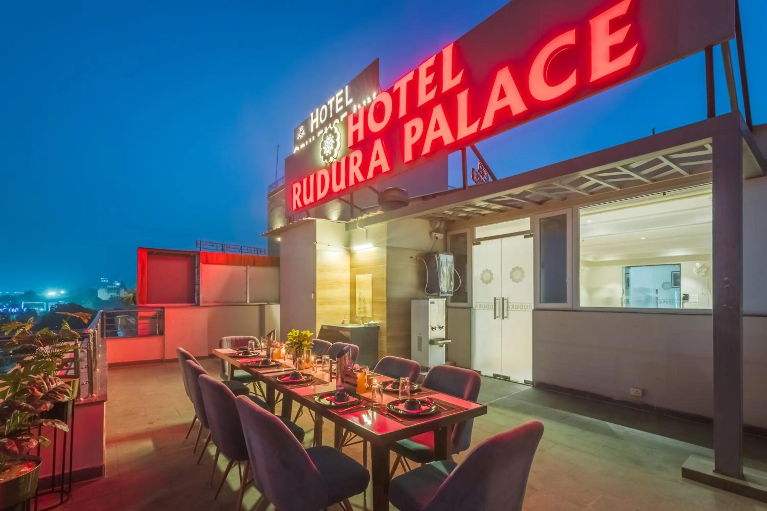 Restaurant/places to eat in Hotel Rudura Palace
