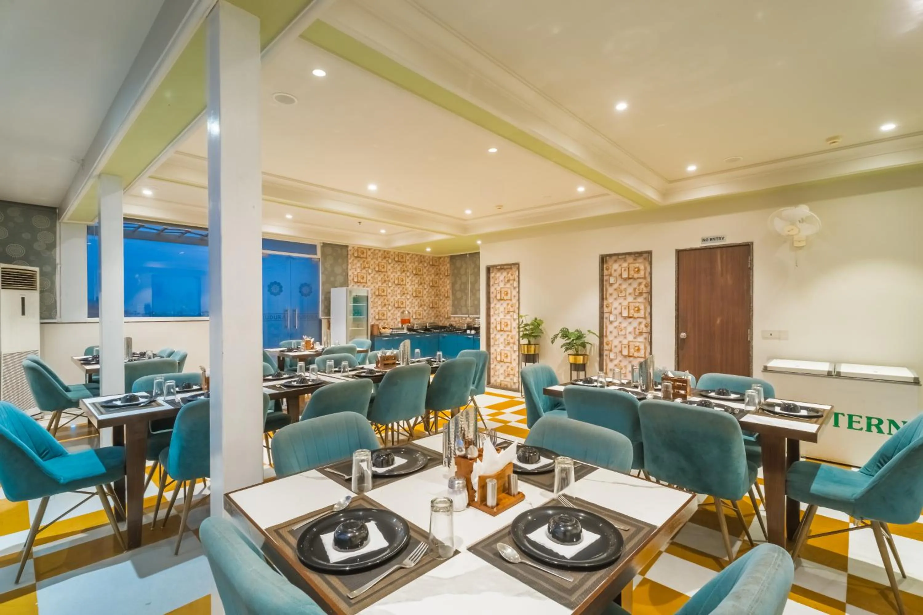 Restaurant/places to eat in Hotel Rudura Palace