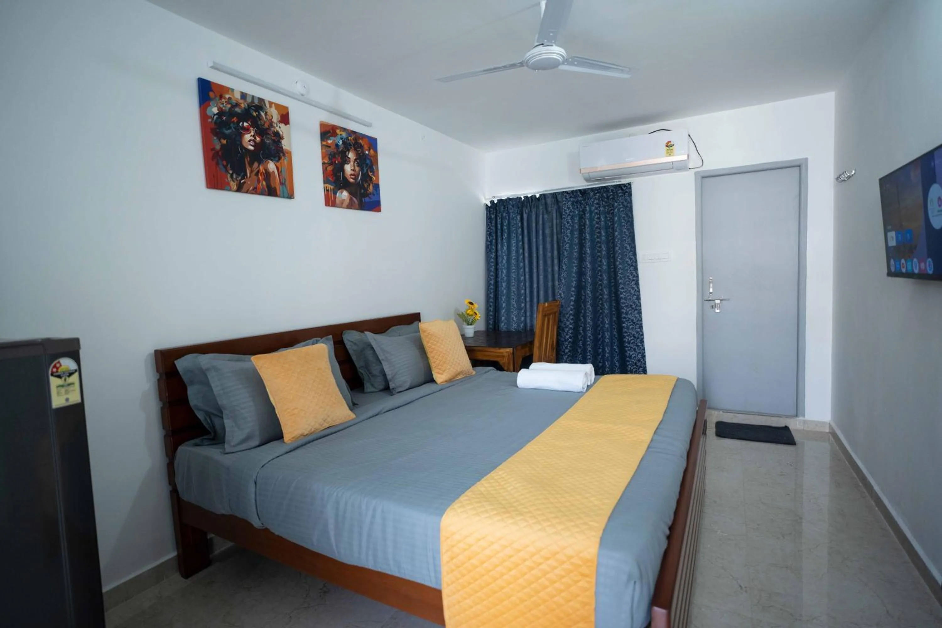 Bed in Yellow Bells Studios And Suites