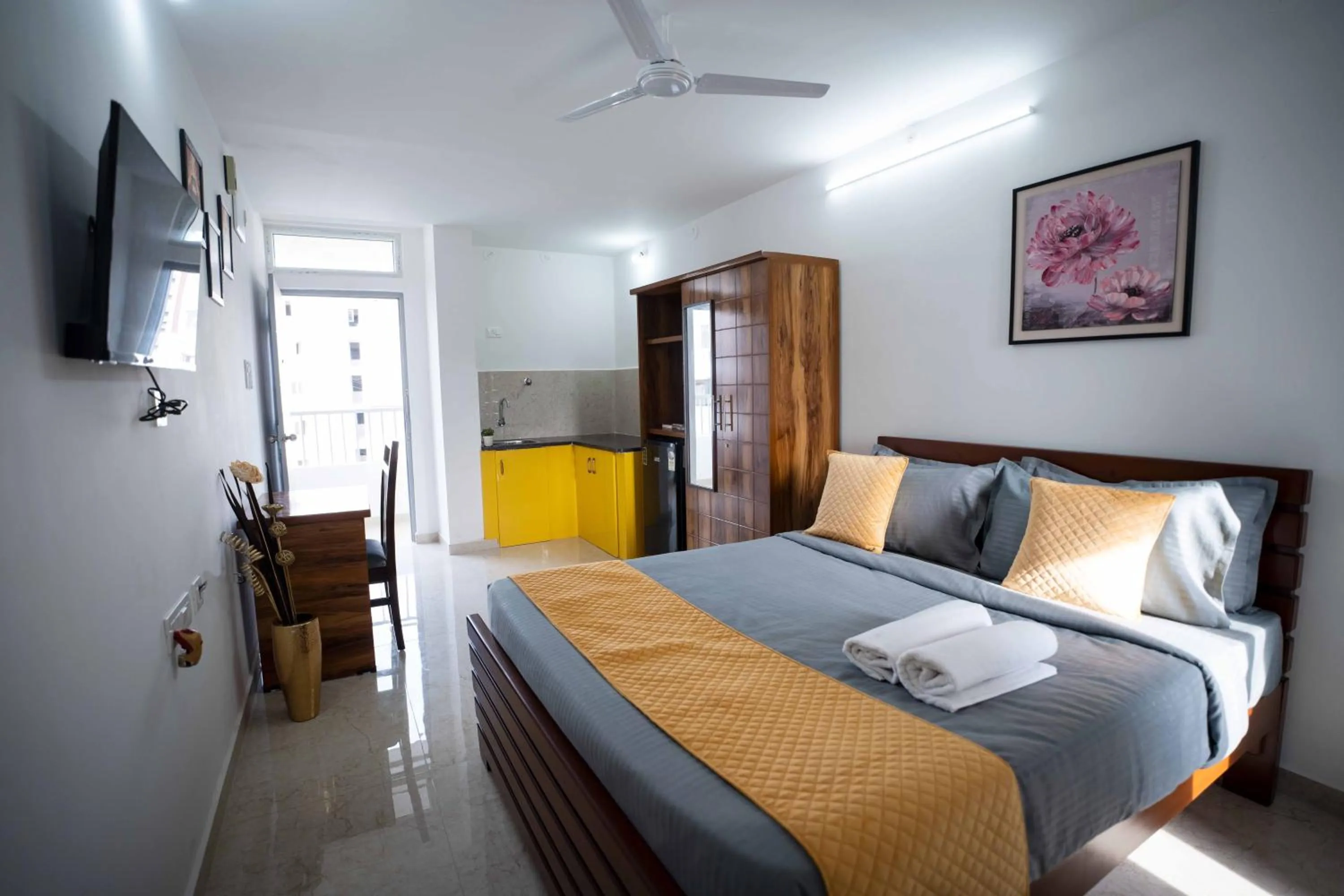 TV and multimedia, Bed in Yellow Bells Studios And Suites