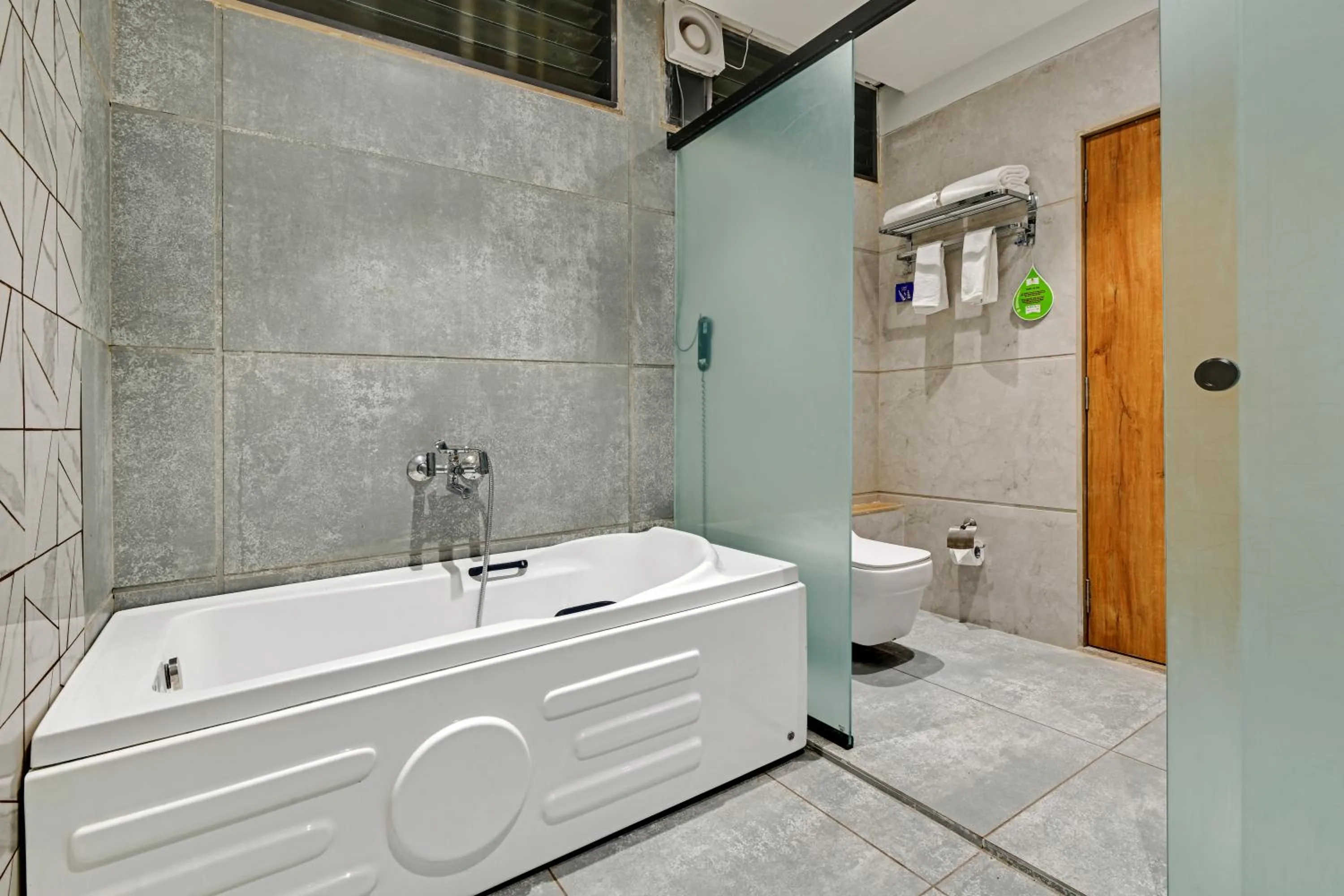 Bathroom in Click Hotel Royal Pearl, Galenda, Dahej