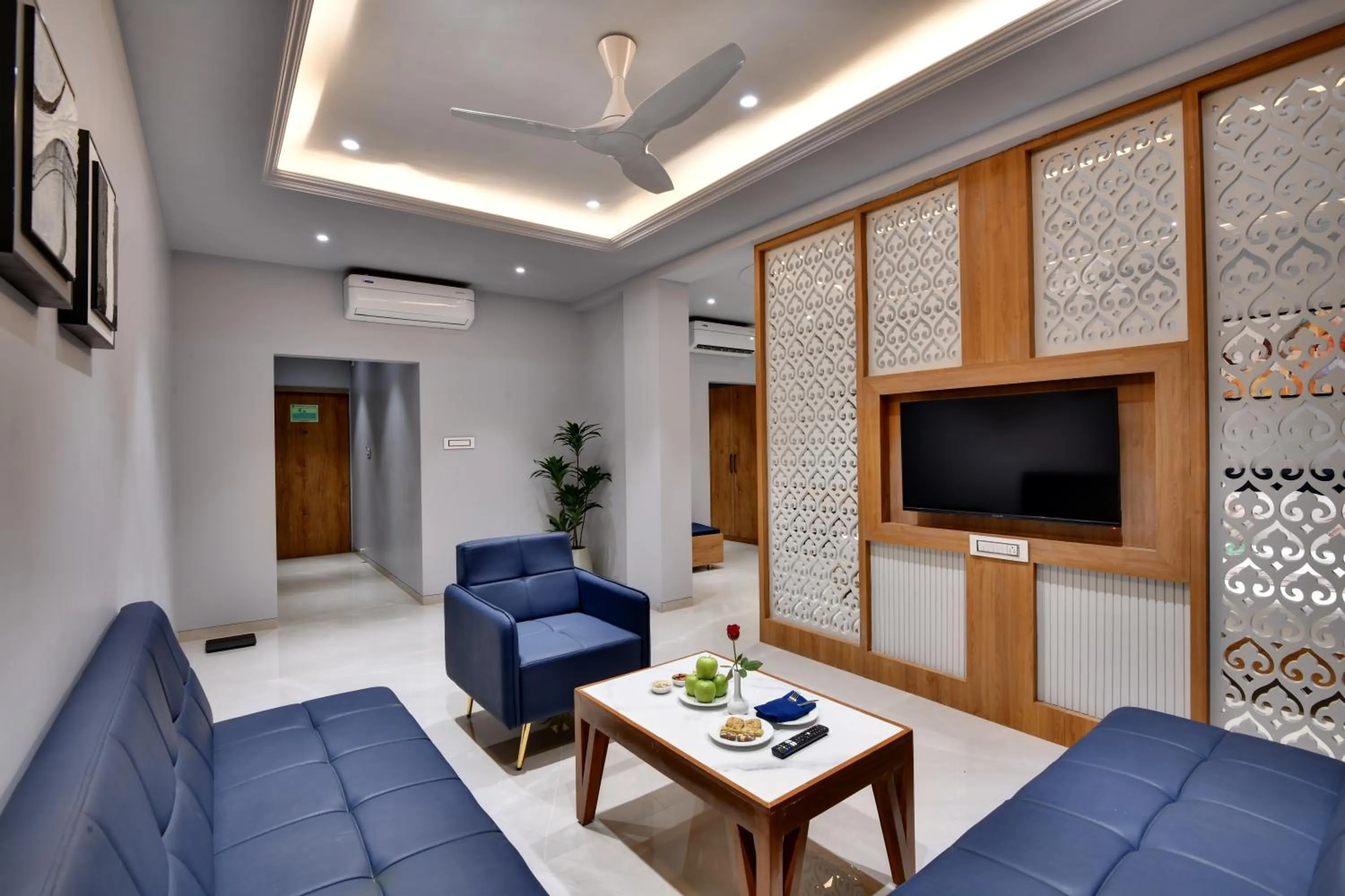 TV and multimedia in Click Hotel Royal Pearl, Galenda, Dahej