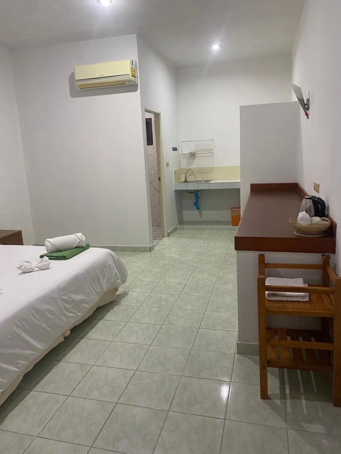 Photo of the whole room, Bed in Cousin Resort