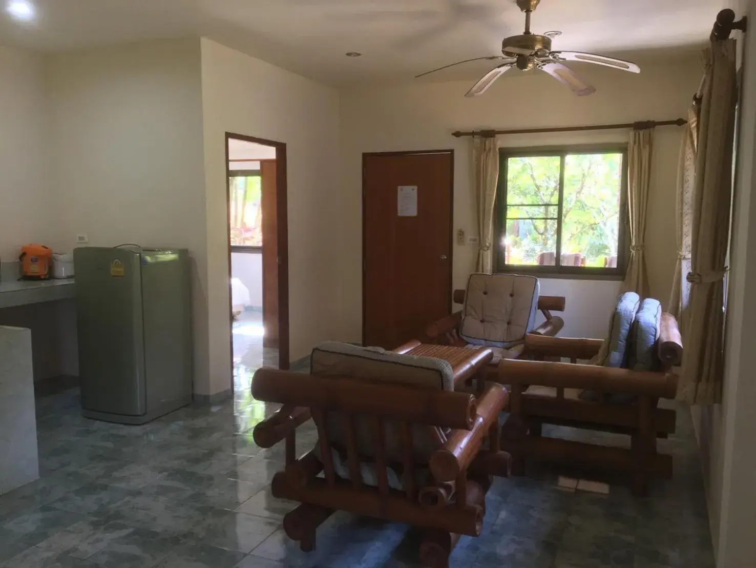 Seating area in Cousin Resort Seating area in Cousin Resort