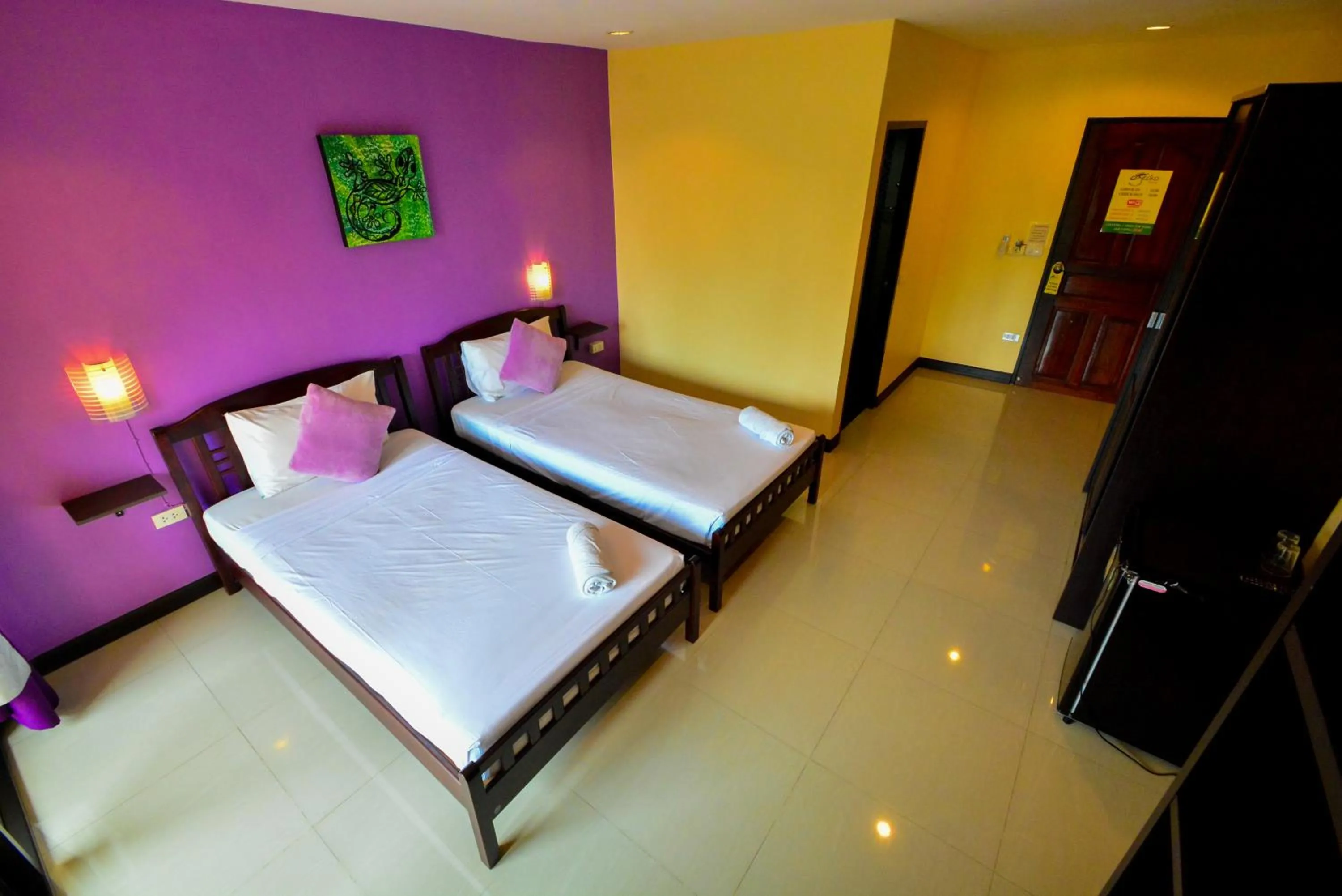 Photo of the whole room, Bed in Gecko Hotel
