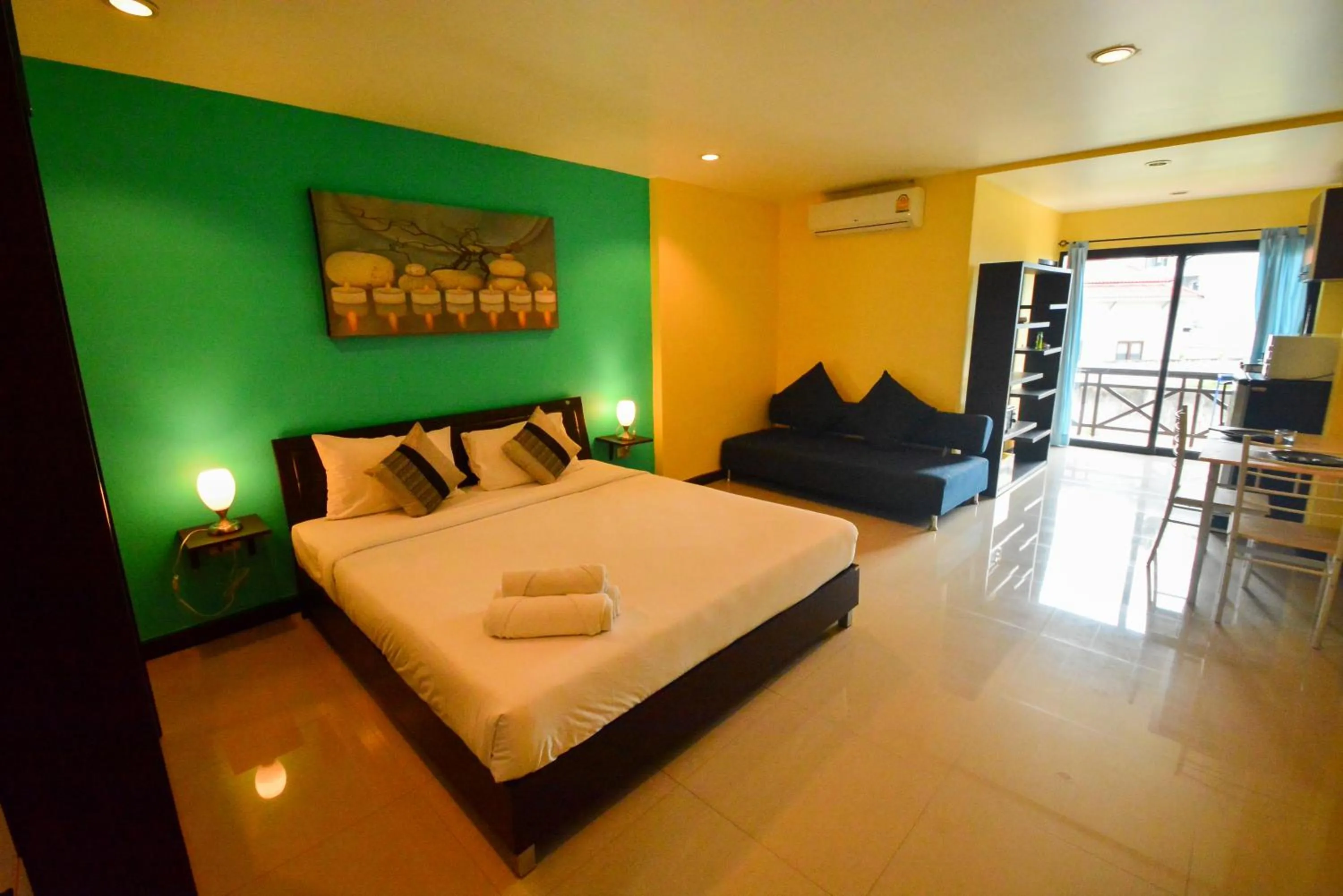 Photo of the whole room, Bed in Gecko Hotel