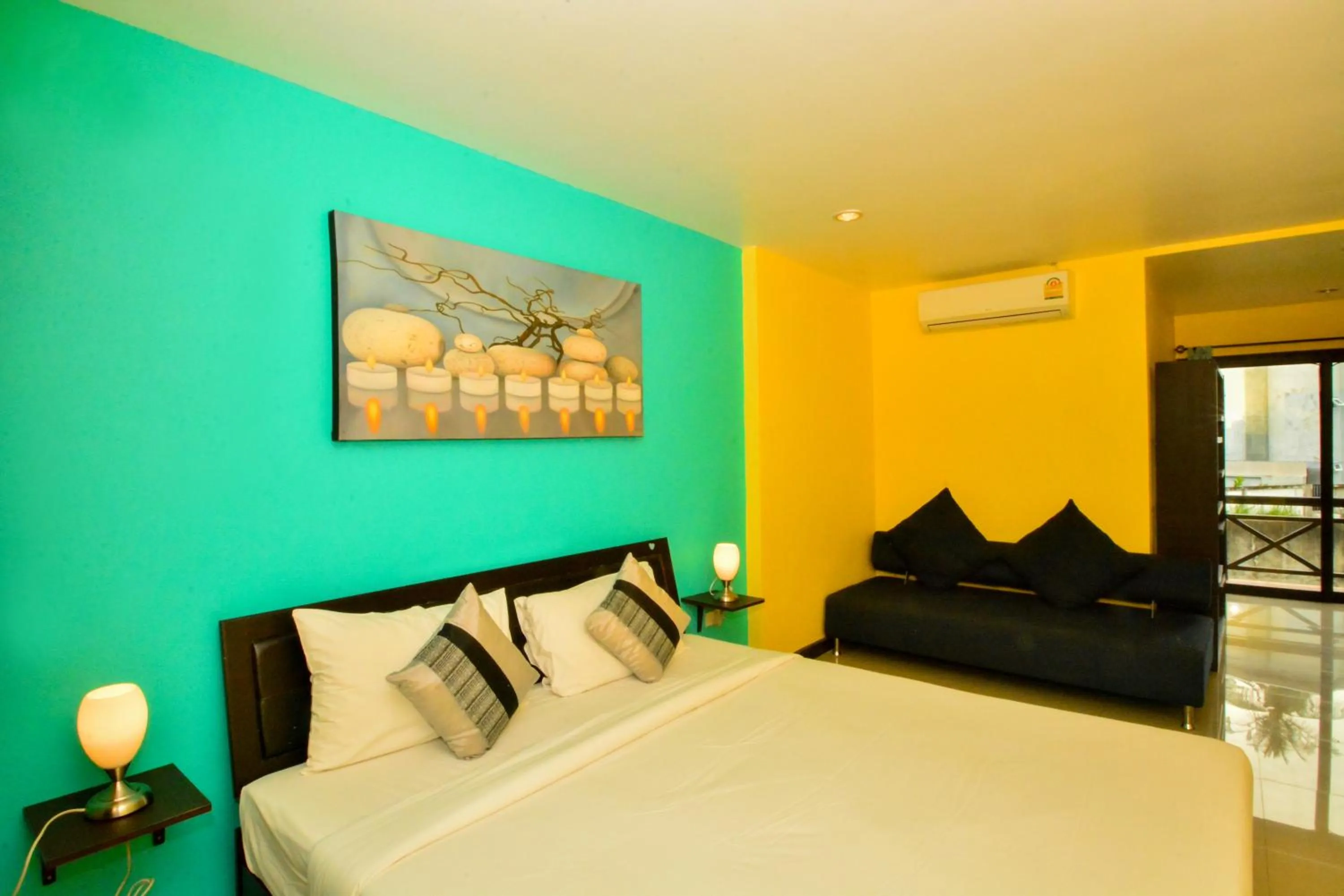 Photo of the whole room, Bed in Gecko Hotel