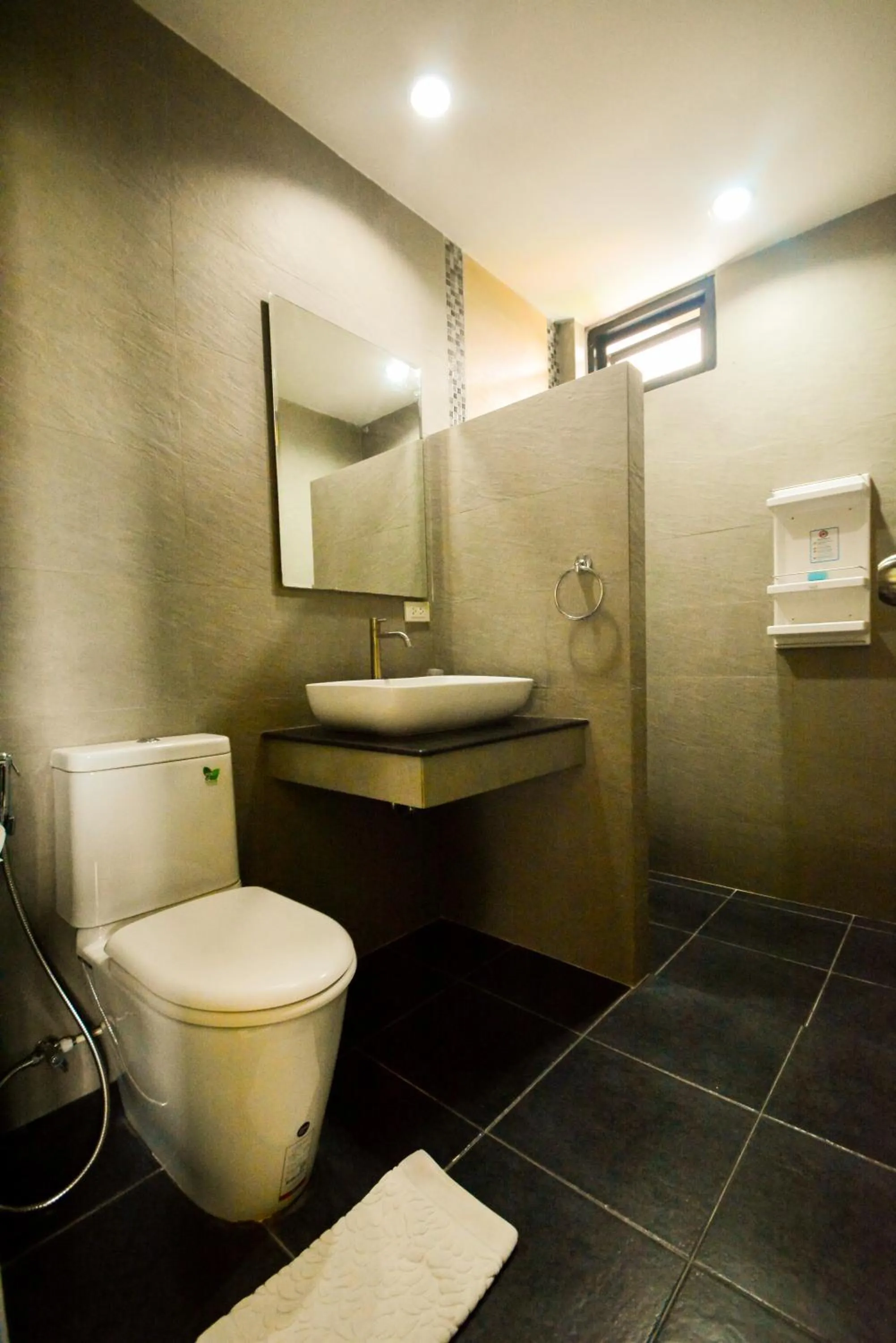 Toilet in Gecko Hotel