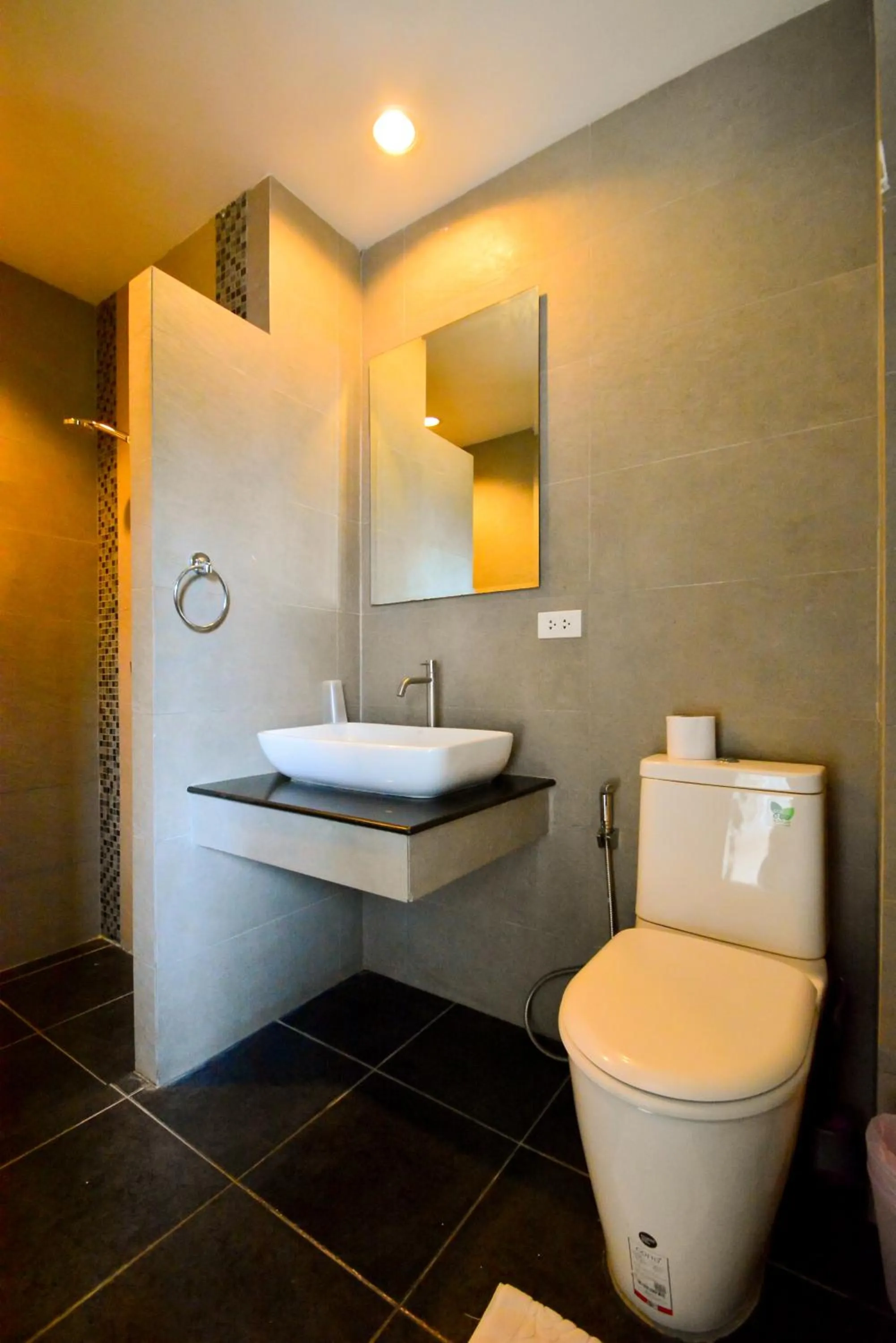 Toilet in Gecko Hotel
