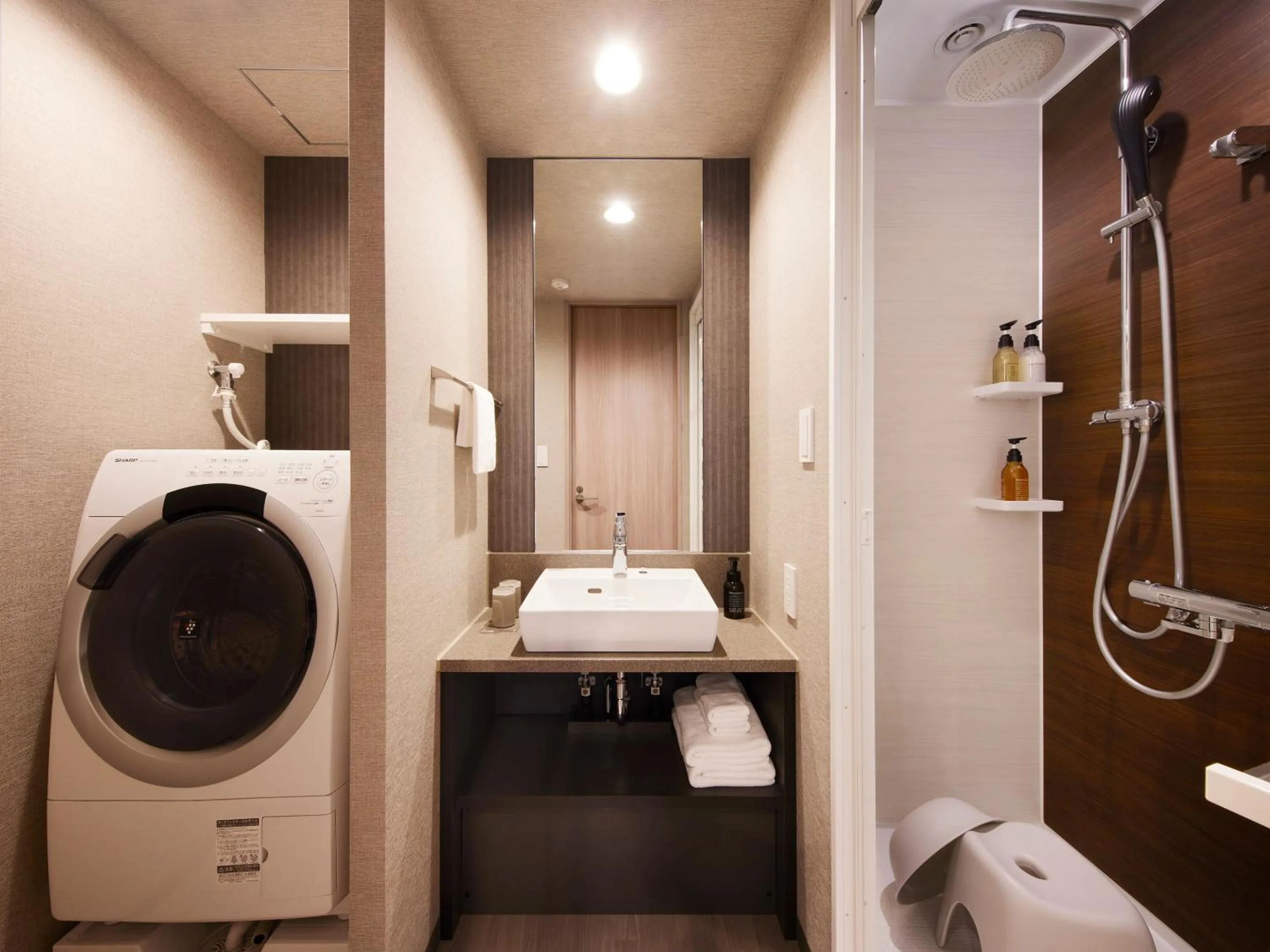 Shower in Minn Shijo Omiya