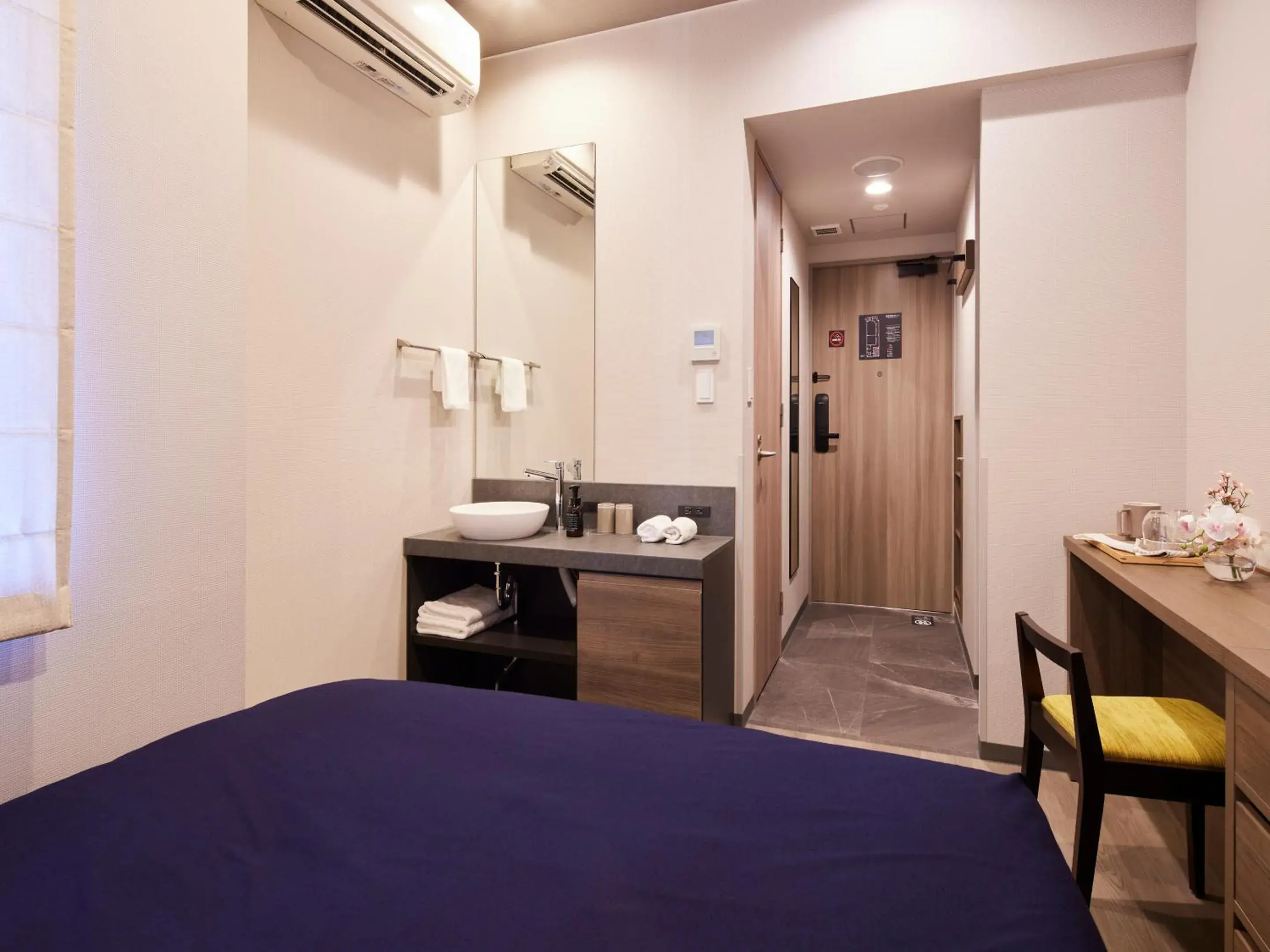 Bed in Minn Shijo Omiya Bed in Minn Shijo Omiya