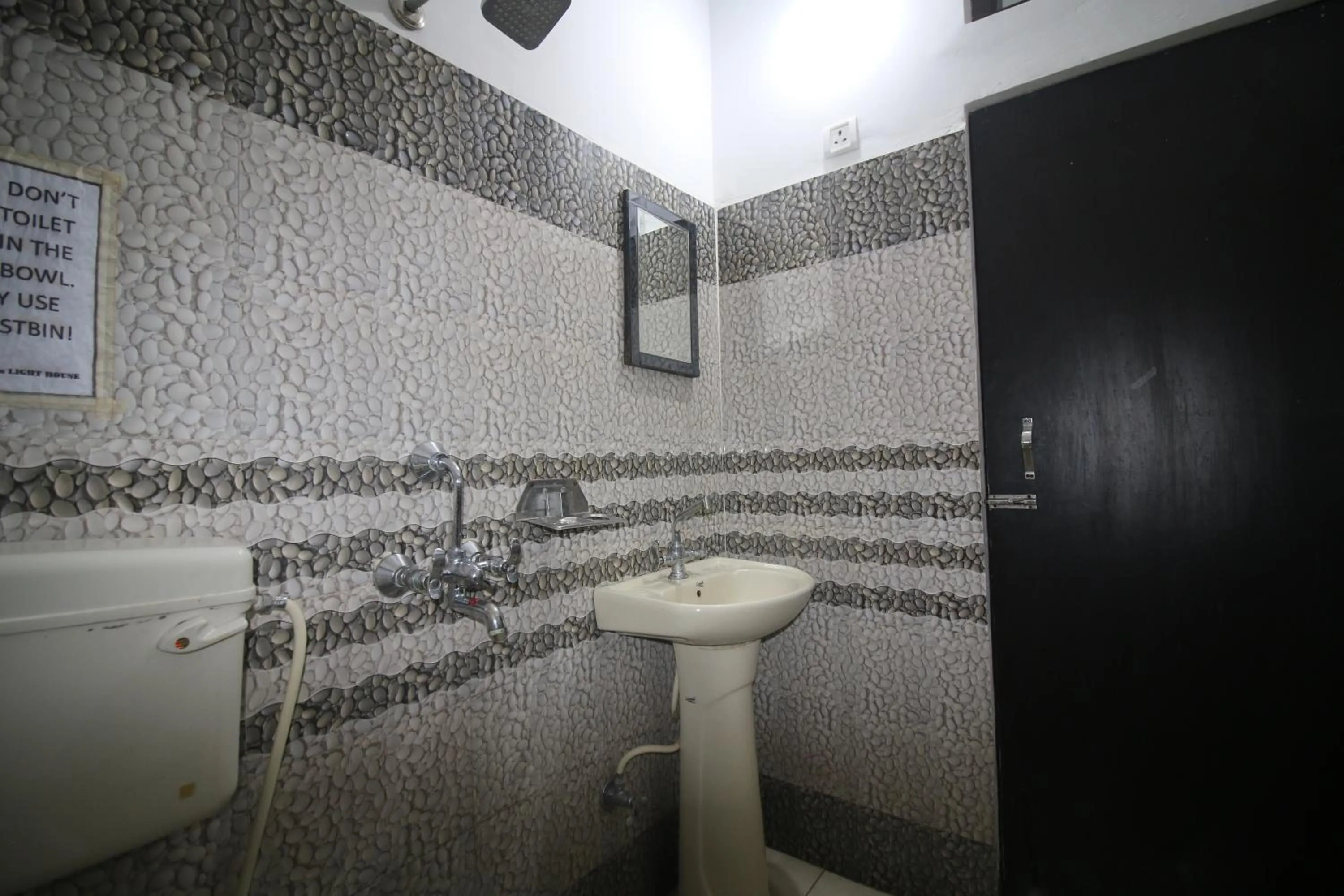 Shower in Hashtagg hostel and hotel