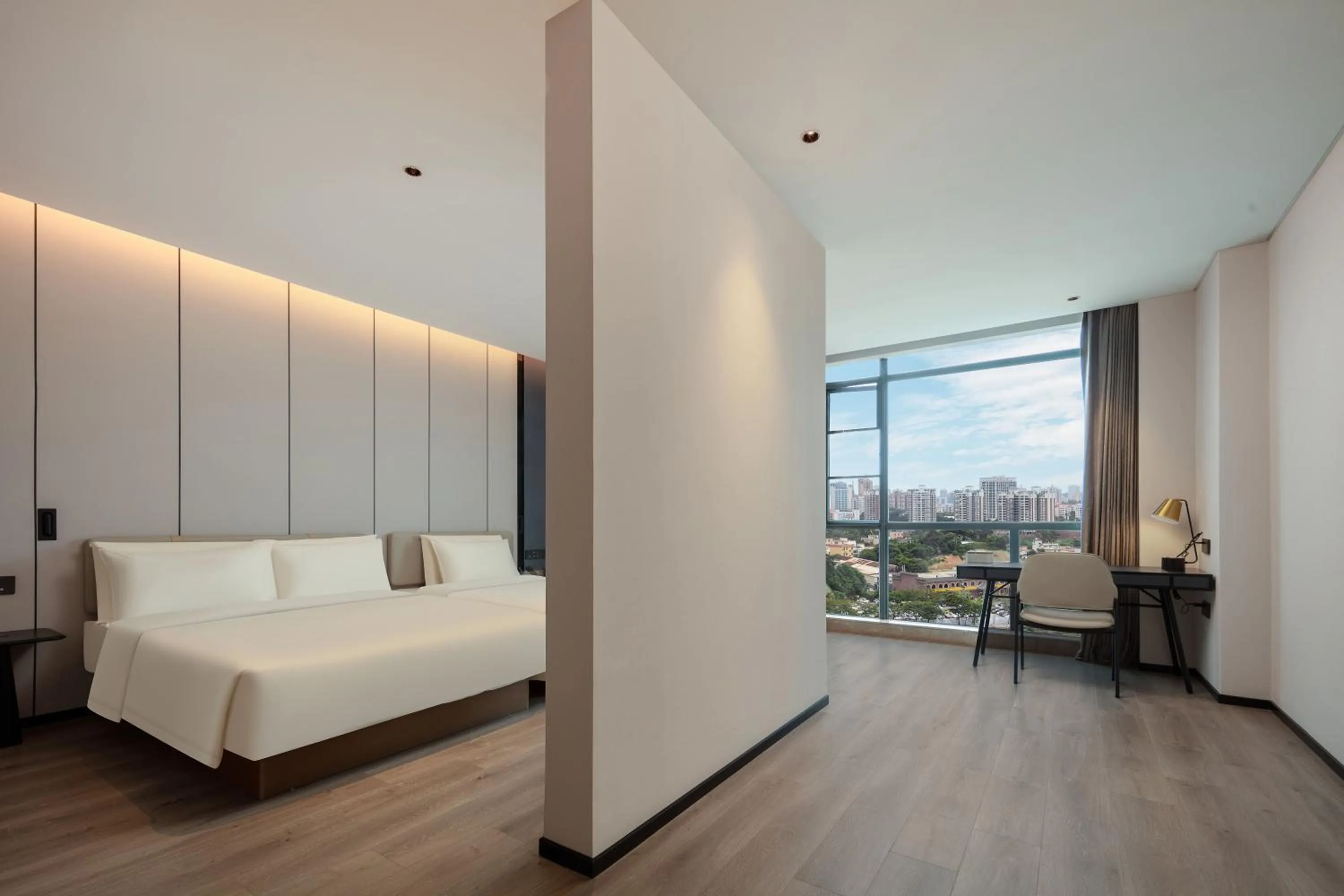Atour Hotel Jiangmen Huayin Plaza