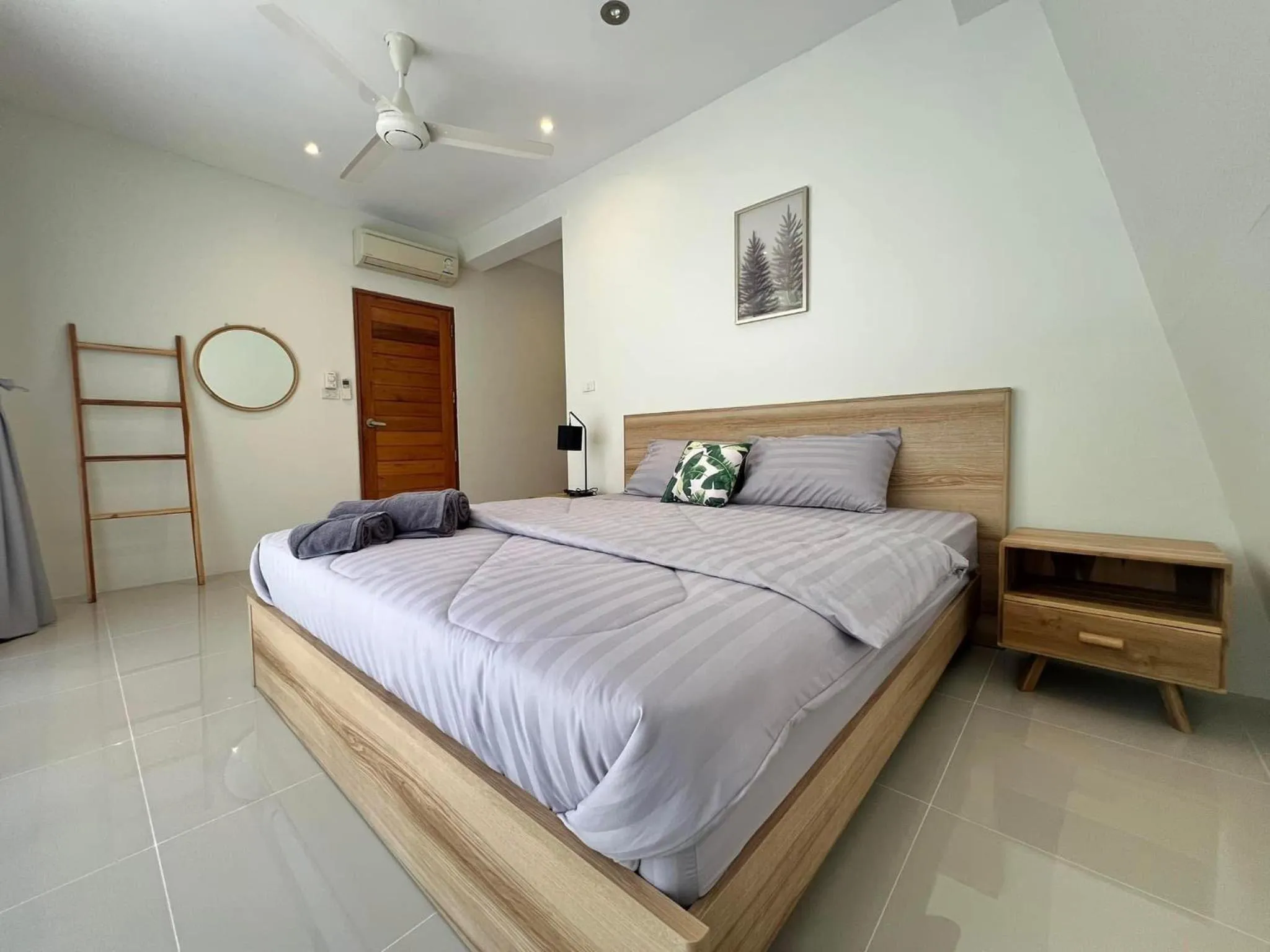 Bed in Chill Lay Resort Donsak