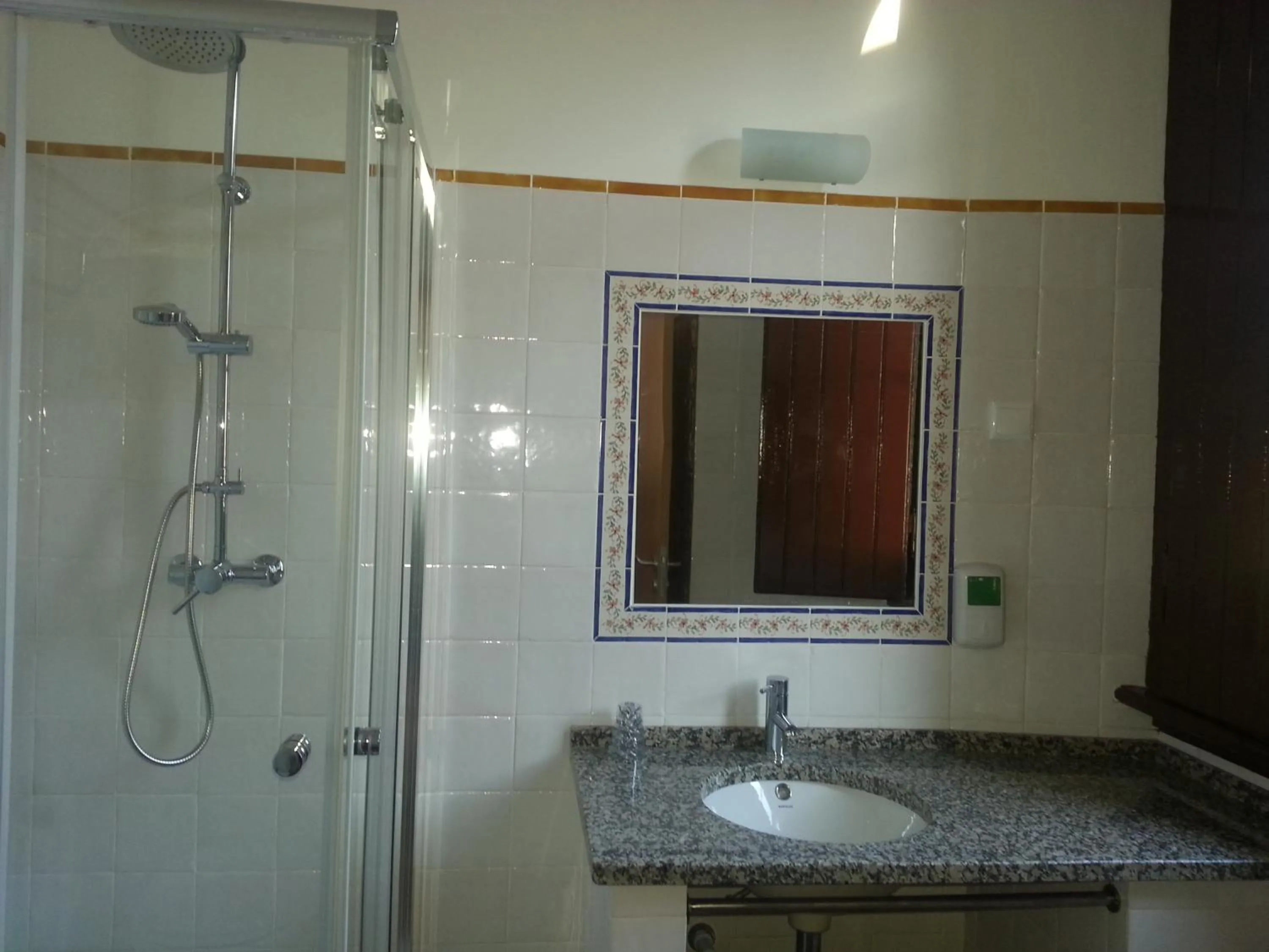 Shower in Casas da Moagem