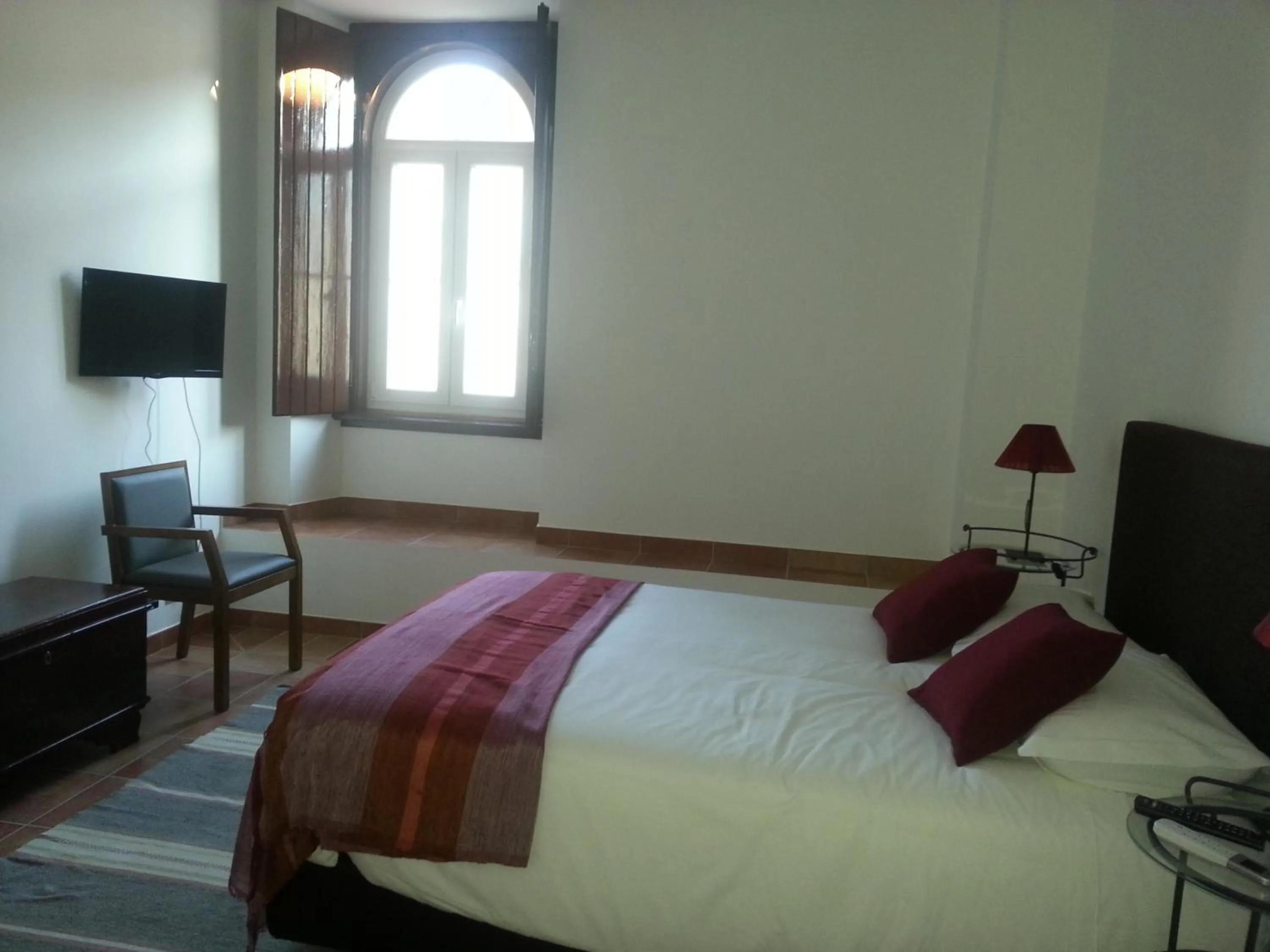 Photo of the whole room, Bed in Casas da Moagem