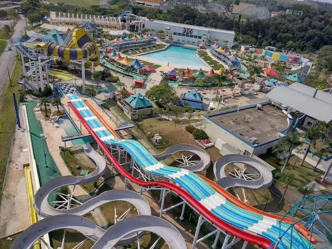 Aqua park in GoldMen Business Louveira