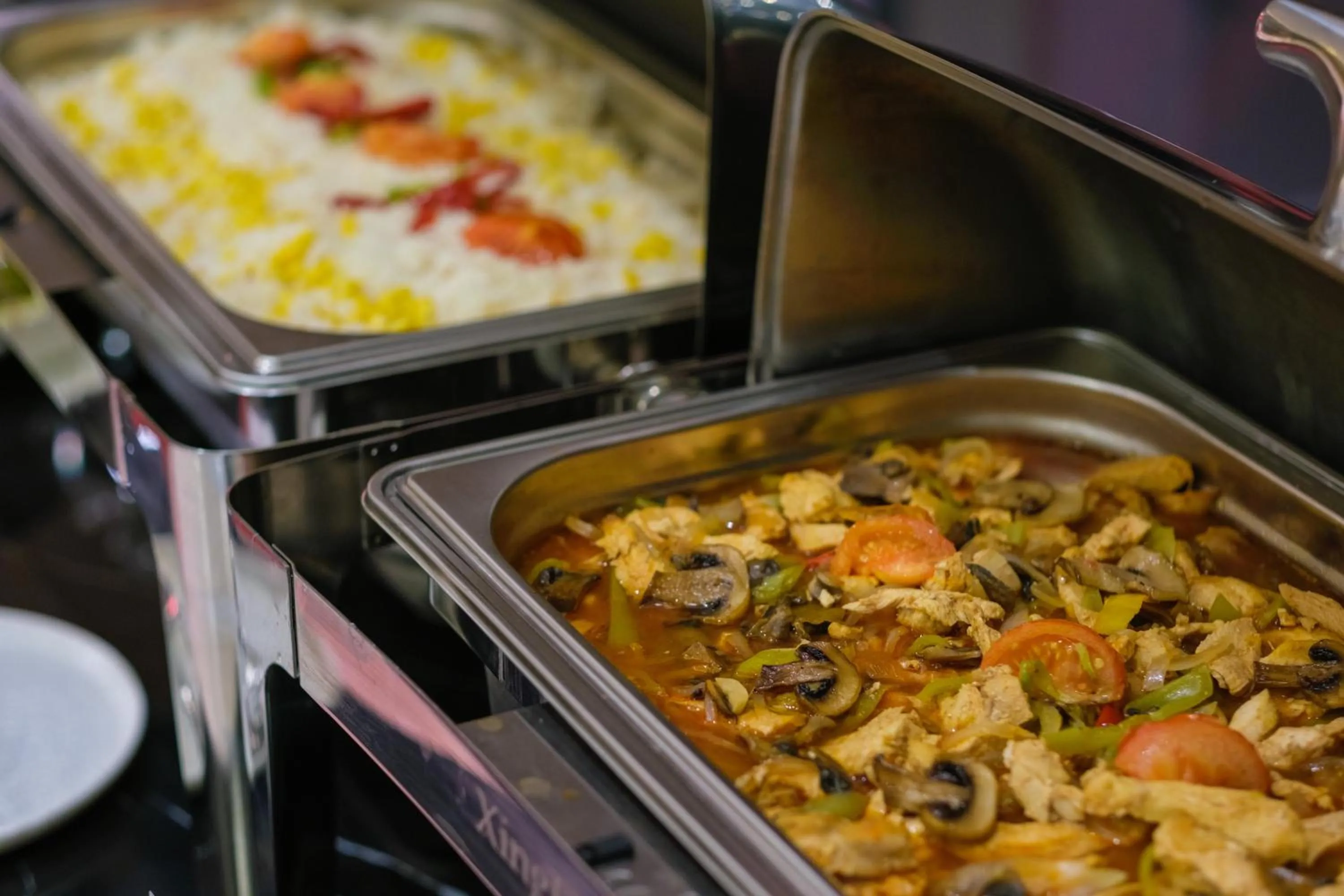 Restaurant/places to eat in Caddem Inn Hotel