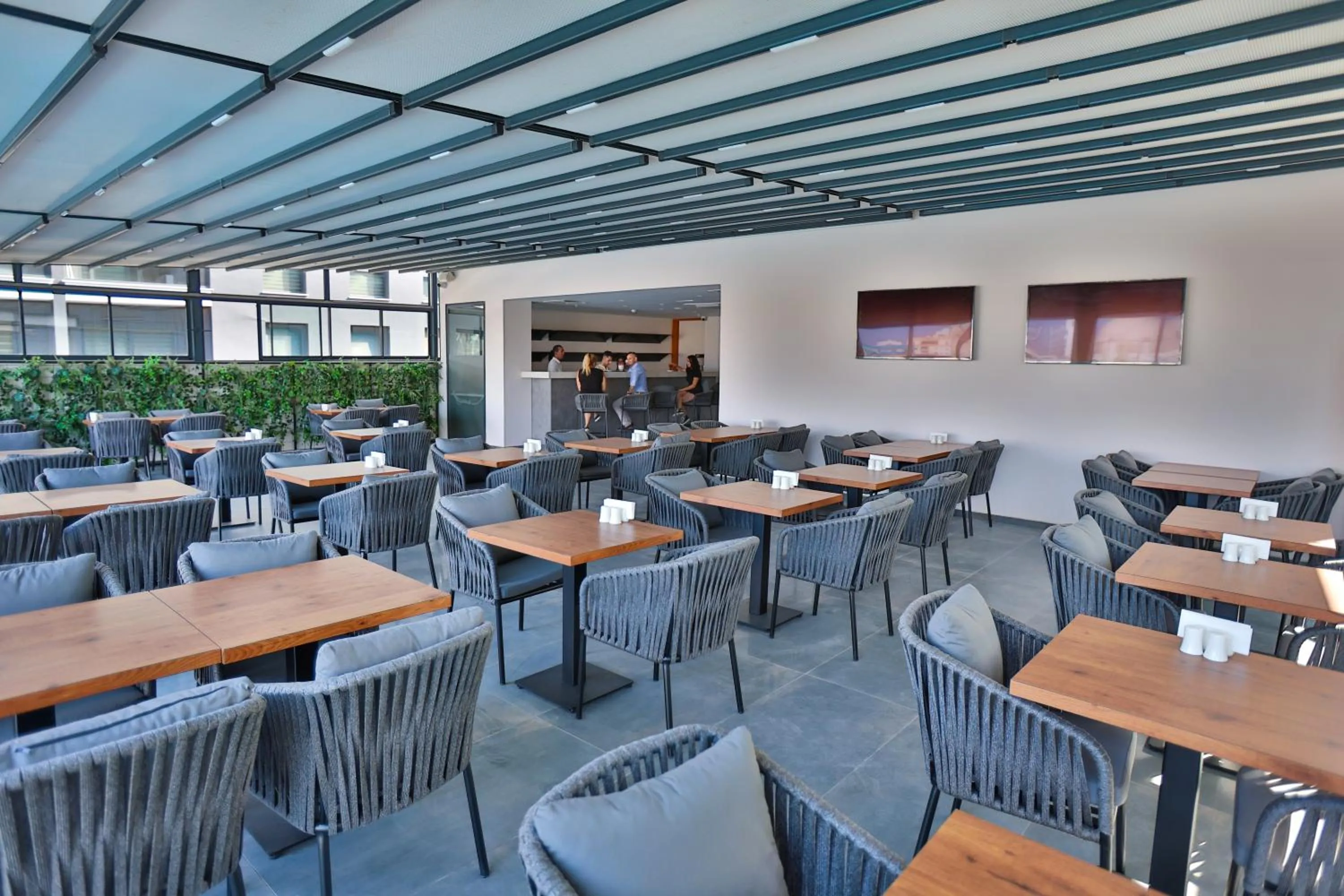 Restaurant/places to eat in Caddem Inn Hotel