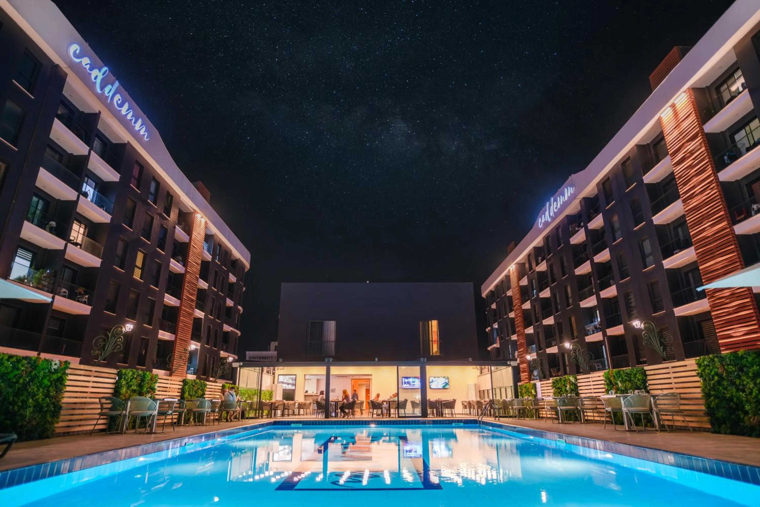 Swimming pool in Caddem Inn Hotel