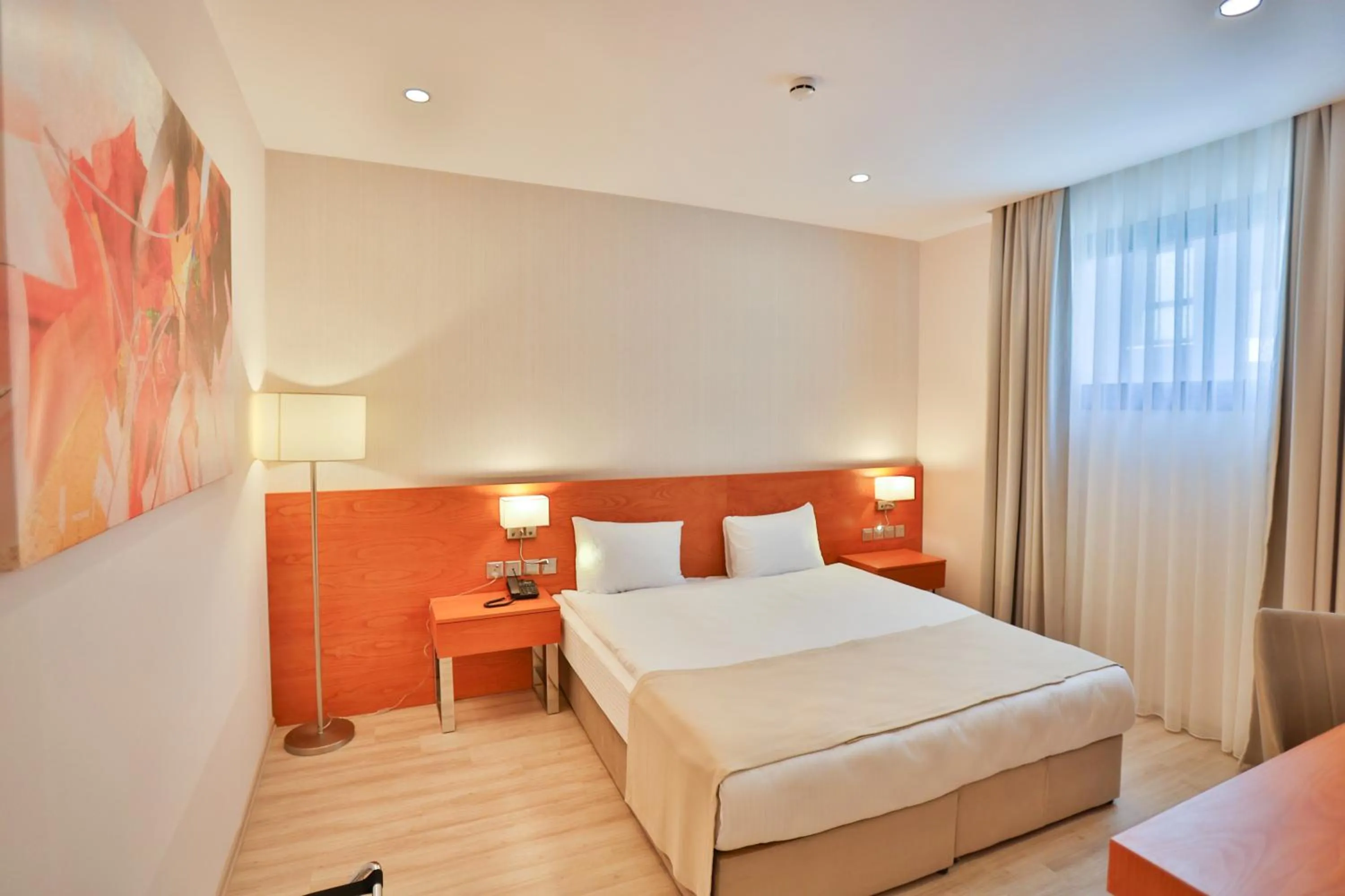 Bed in Caddem Inn Hotel