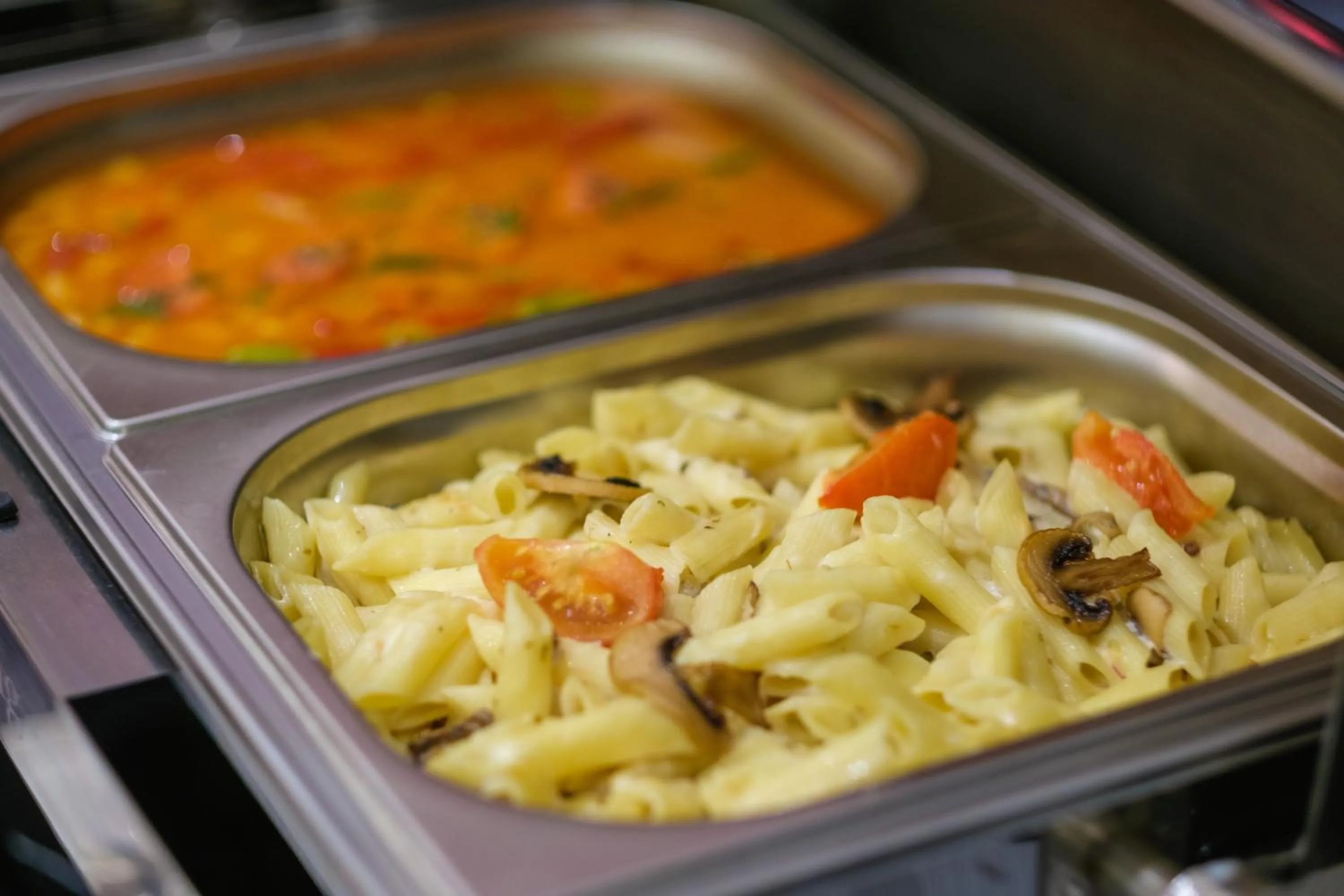 Restaurant/places to eat in Caddem Inn Hotel