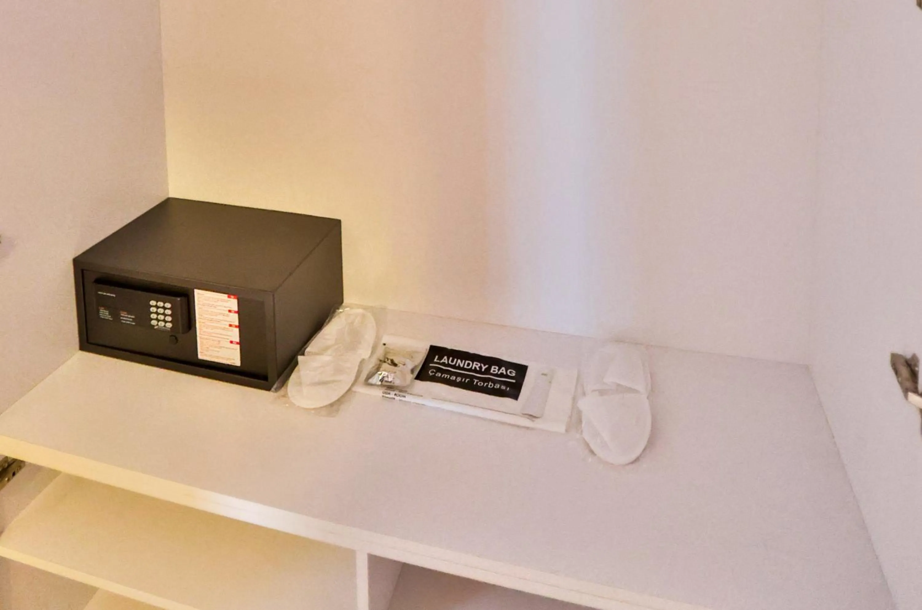 safe in Caddem Inn Hotel