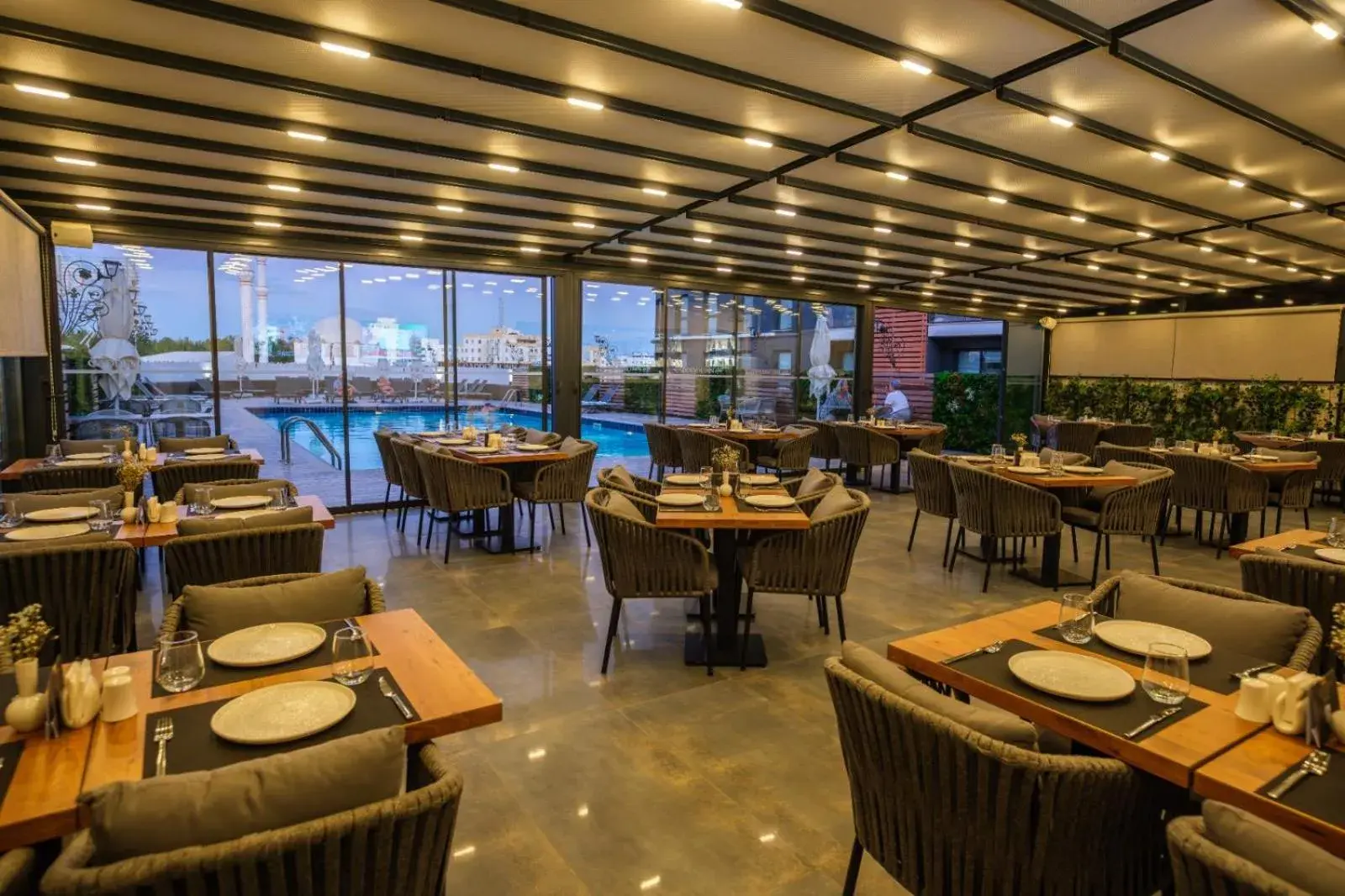 Restaurant/places to eat in Caddem Inn Hotel Restaurant/places to eat in Caddem Inn Hotel
