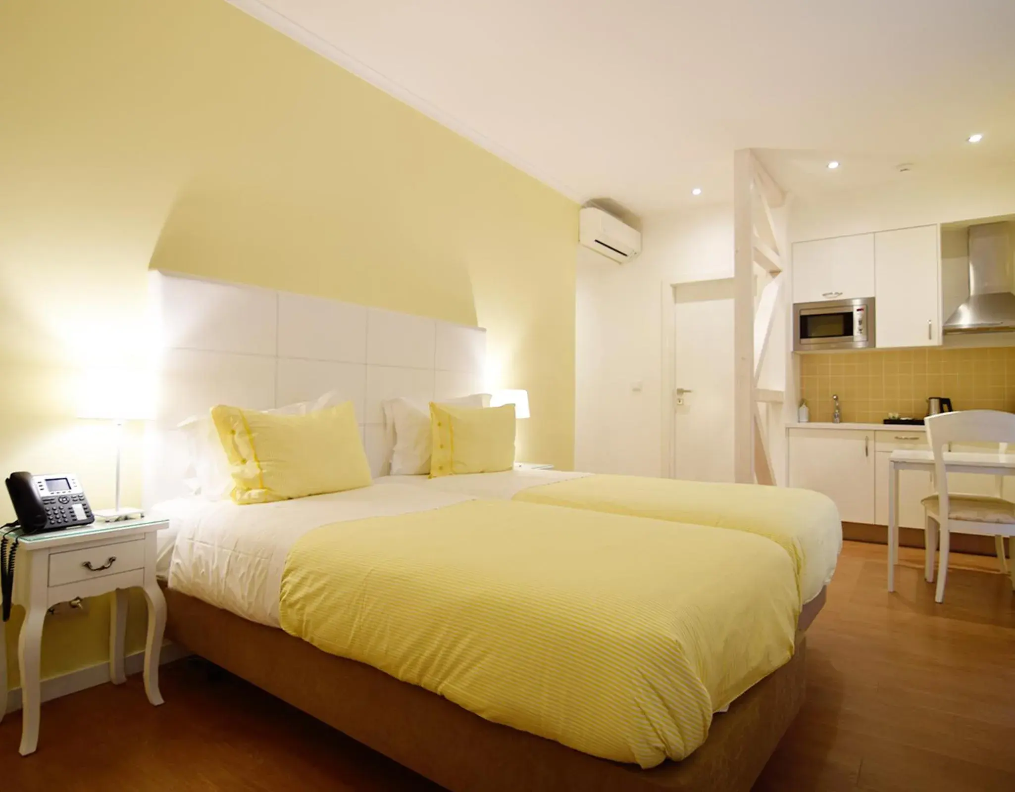Kitchen or kitchenette, Bed in Rossio Apartments Kitchen or kitchenette, Bed in Rossio Apartments