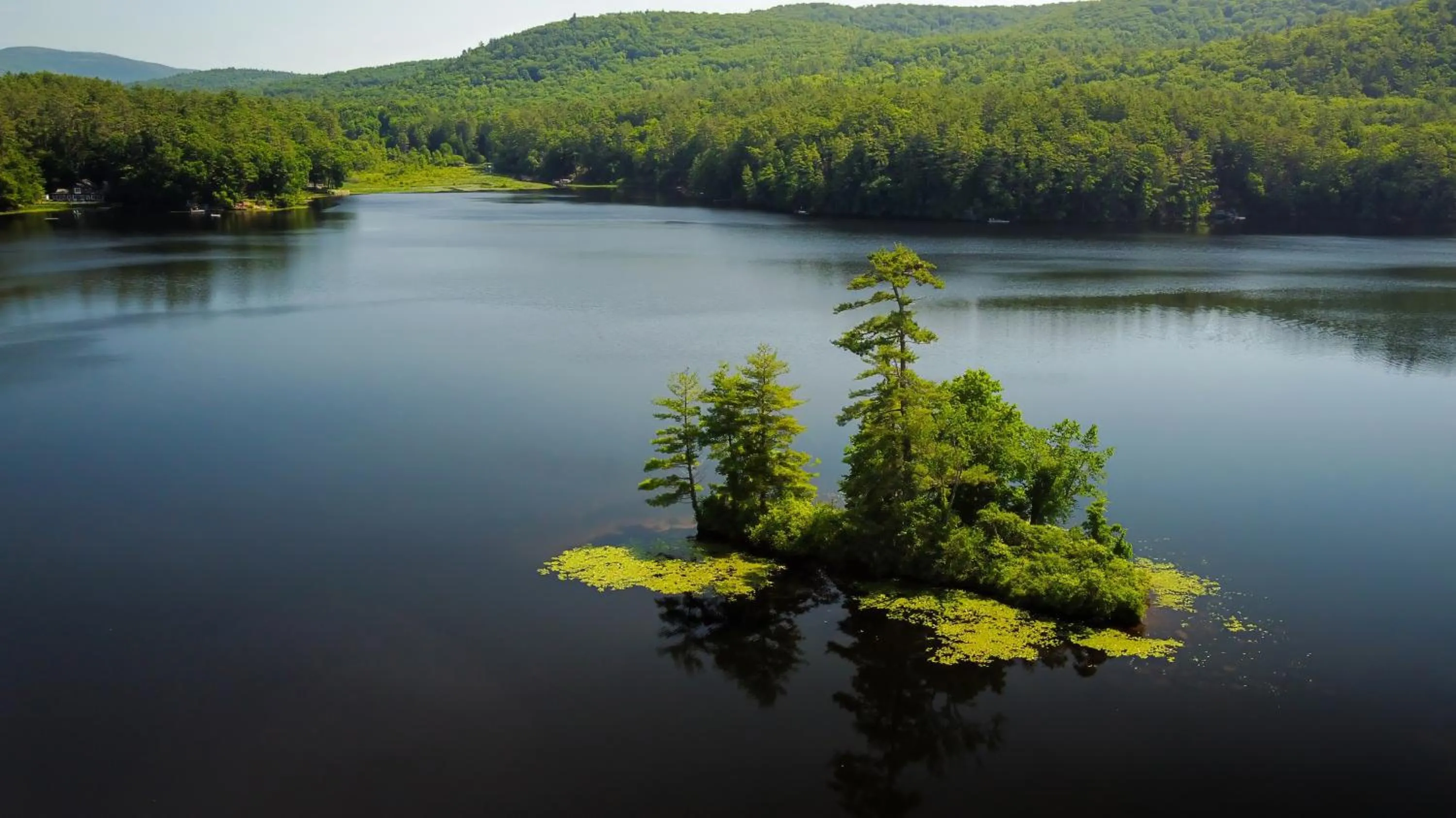 Natural landscape in Rockwell Falls Inn and Wine Bar