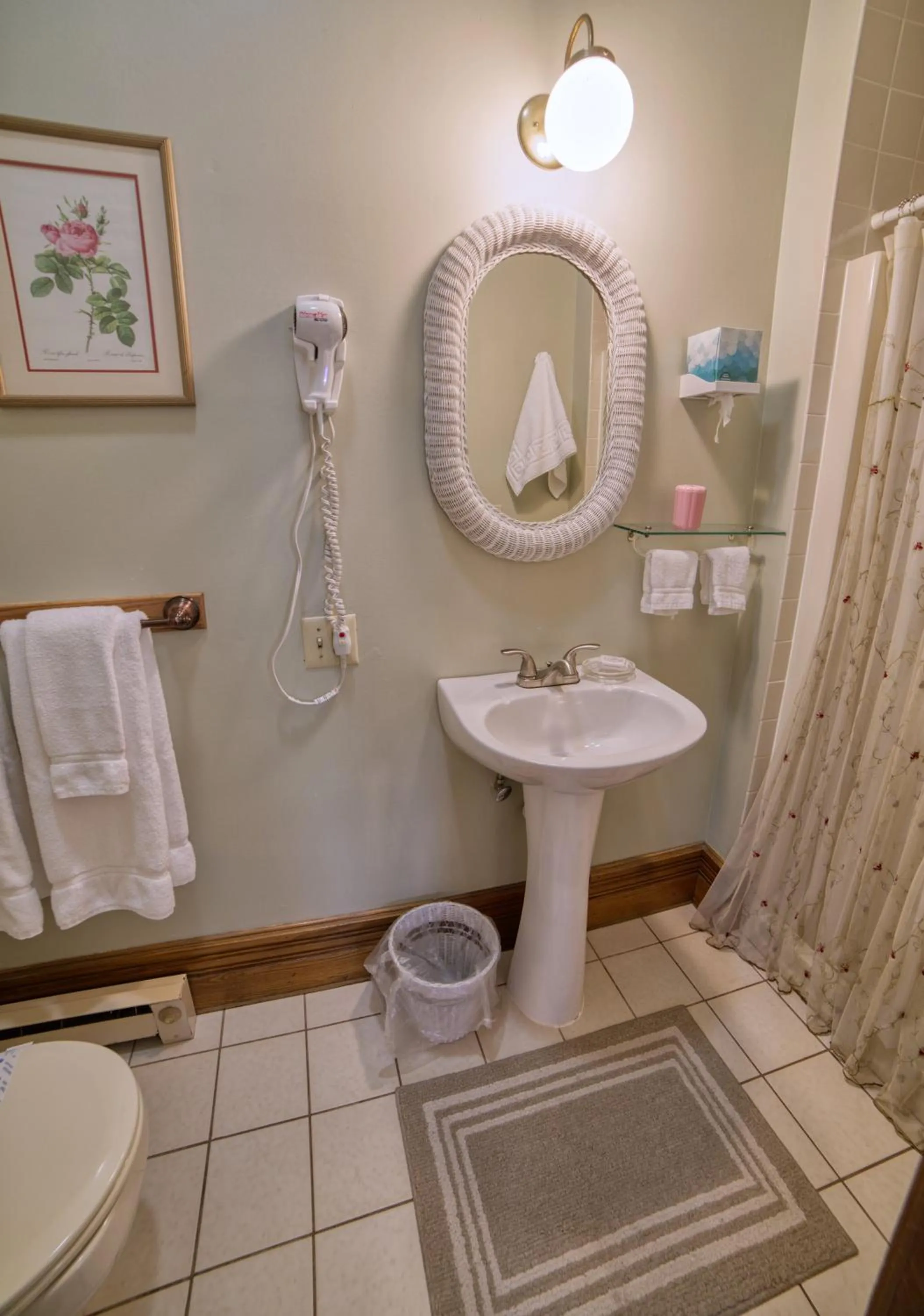 Bathroom in Rockwell Falls Inn and Wine Bar